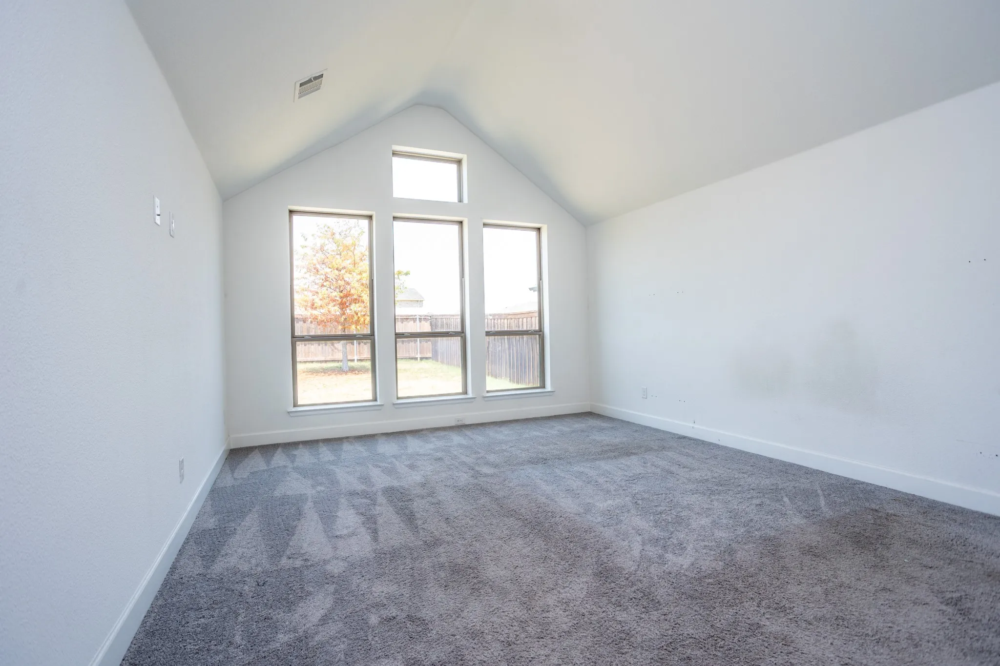 Single Family Residence For Sale in Denton County , 340 Moonvine Drive, Little Elm, Texas 75068, 4 Bedroom, 4 Bathroom, 2 Garage spaces, 2,653 Sqft, built in 2021, mls#21366440, Real Estate Agent in Little Elm, Homes For Sale in Denton county, Homes For Sale in Little Elm, Realtor in Little Elm Texas, Real Estate Brokerage Independent Realty Texas, Luminita Cordes Realtor
