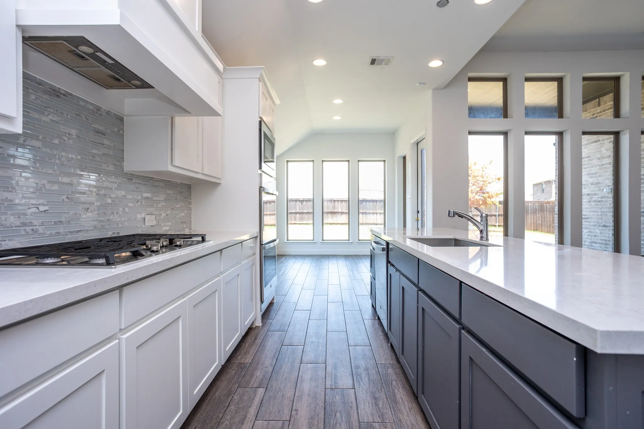 Single Family Residence For Sale in Denton County , 340 Moonvine Drive, Little Elm, Texas 75068, 4 Bedroom, 4 Bathroom, 2 Garage spaces, 2,653 Sqft, built in 2021, mls#21366440, Real Estate Agent in Little Elm, Homes For Sale in Denton county, Homes For Sale in Little Elm, Realtor in Little Elm Texas, Real Estate Brokerage Independent Realty Texas, Luminita Cordes Realtor