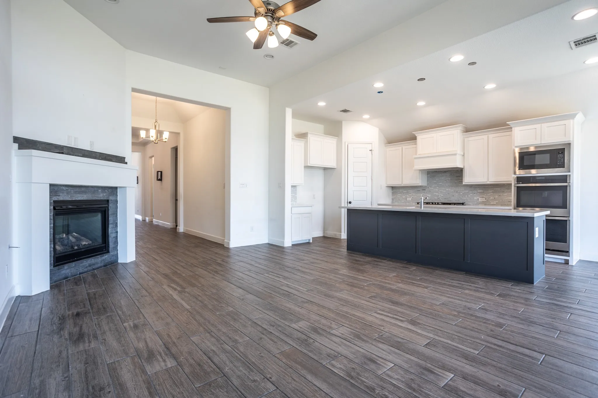 Single Family Residence For Sale in Denton County , 340 Moonvine Drive, Little Elm, Texas 75068, 4 Bedroom, 4 Bathroom, 2 Garage spaces, 2,653 Sqft, built in 2021, mls#21366440, Real Estate Agent in Little Elm, Homes For Sale in Denton county, Homes For Sale in Little Elm, Realtor in Little Elm Texas, Real Estate Brokerage Independent Realty Texas, Luminita Cordes Realtor