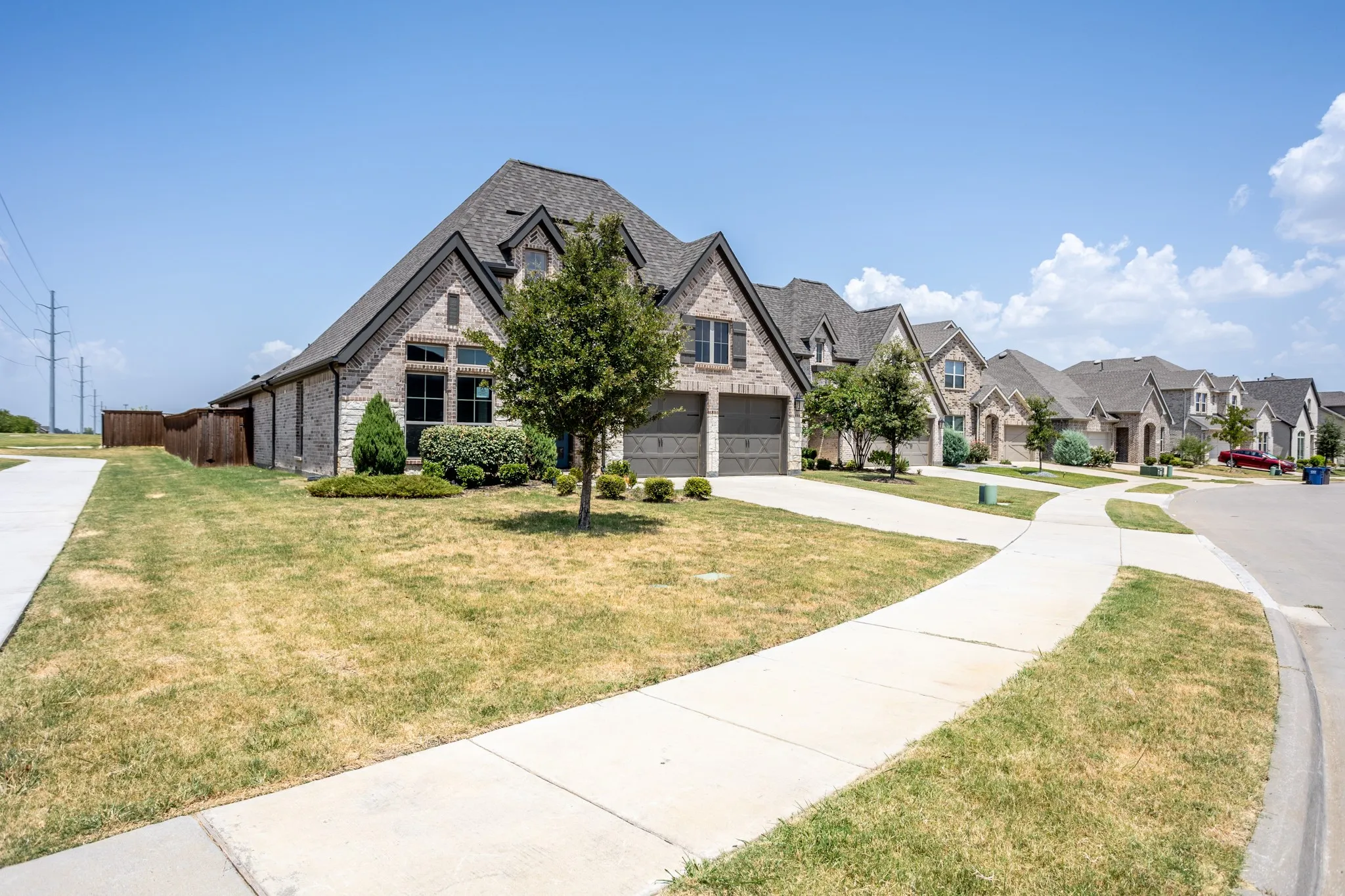 Single Family Residence For Sale in Denton County , 340 Moonvine Drive, Little Elm, Texas 75068, 4 Bedroom, 4 Bathroom, 2 Garage spaces, 2,653 Sqft, built in 2021, mls#21366440, Real Estate Agent in Little Elm, Homes For Sale in Denton county, Homes For Sale in Little Elm, Realtor in Little Elm Texas, Real Estate Brokerage Independent Realty Texas, Luminita Cordes Realtor