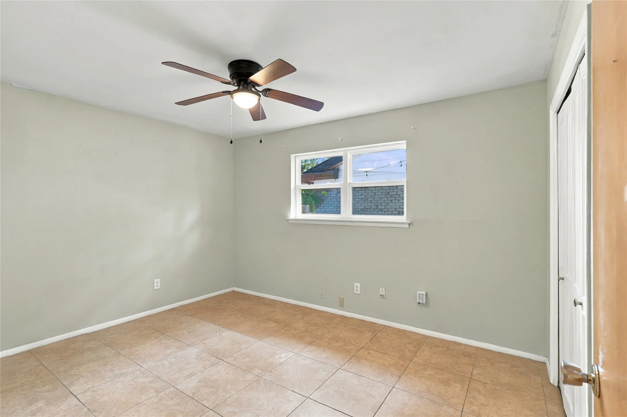 Single Family Residence For Sale in Tarrant County , 1312 Kathryn Street, Hurst, Texas 76053, 3 Bedroom, 2 Bathroom, 2 Garage spaces, 1,897 Sqft, built in 1965, mls#21362050, Real Estate Agent in Hurst, Homes For Sale in Tarrant county, Homes For Sale in Hurst, Realtor in Hurst Texas, Real Estate Brokerage Independent Realty Texas, Luminita Cordes Realtor
