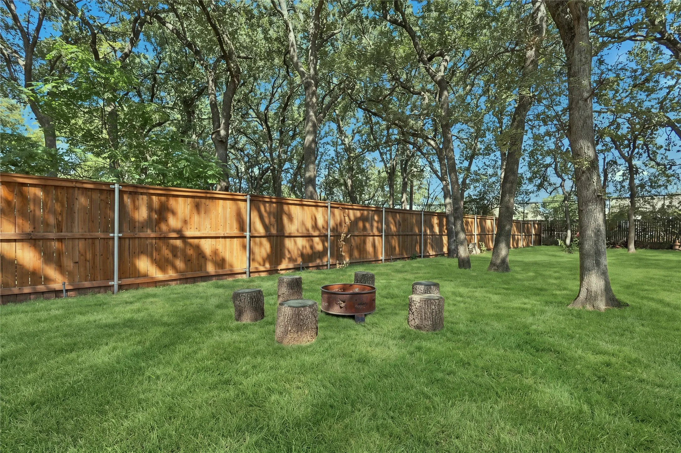 Single Family Residence For Sale in Tarrant County , 1312 Kathryn Street, Hurst, Texas 76053, 3 Bedroom, 2 Bathroom, 2 Garage spaces, 1,897 Sqft, built in 1965, mls#21362050, Real Estate Agent in Hurst, Homes For Sale in Tarrant county, Homes For Sale in Hurst, Realtor in Hurst Texas, Real Estate Brokerage Independent Realty Texas, Luminita Cordes Realtor