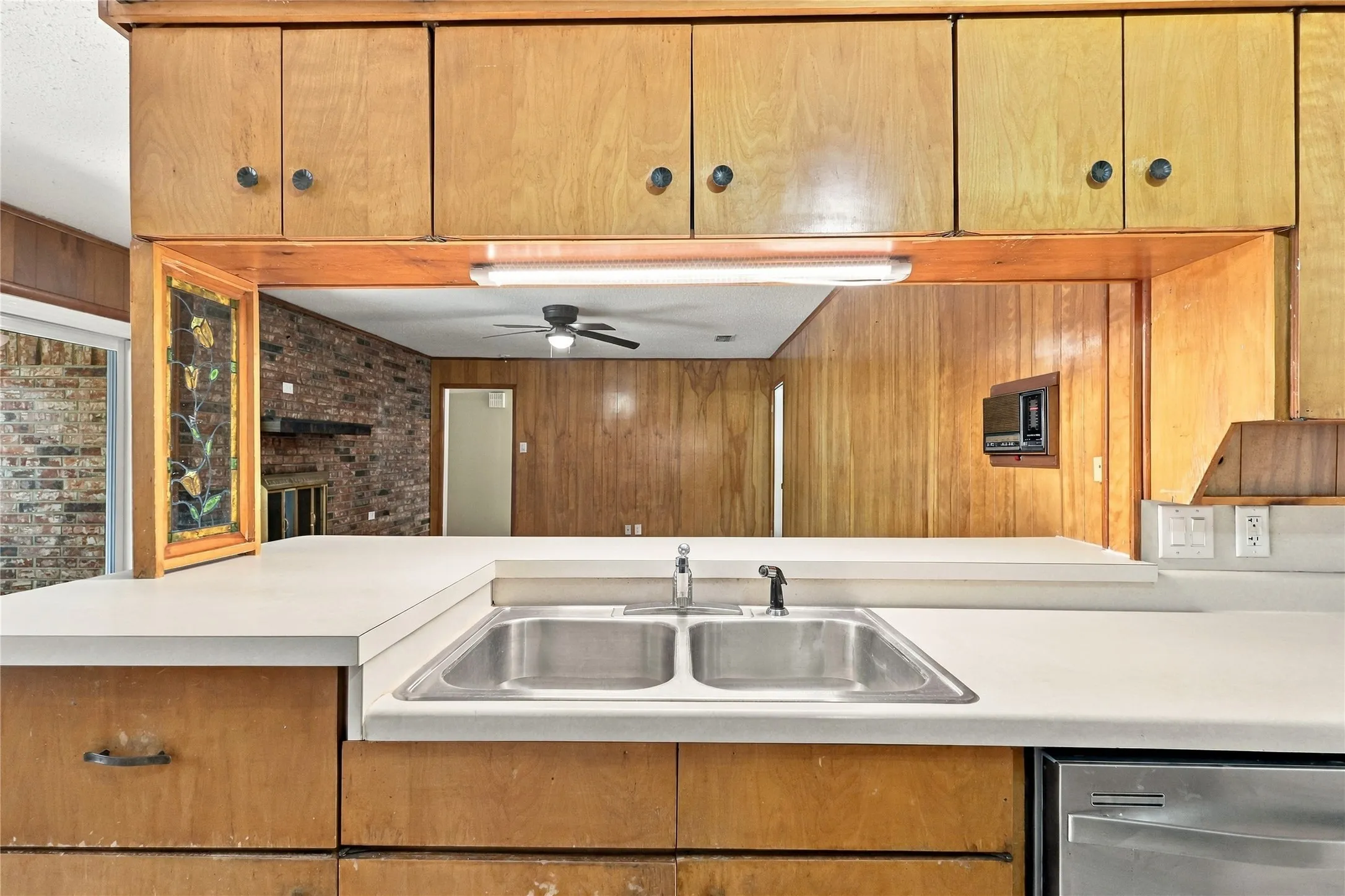 Single Family Residence For Sale in Tarrant County , 1312 Kathryn Street, Hurst, Texas 76053, 3 Bedroom, 2 Bathroom, 2 Garage spaces, 1,897 Sqft, built in 1965, mls#21362050, Real Estate Agent in Hurst, Homes For Sale in Tarrant county, Homes For Sale in Hurst, Realtor in Hurst Texas, Real Estate Brokerage Independent Realty Texas, Luminita Cordes Realtor