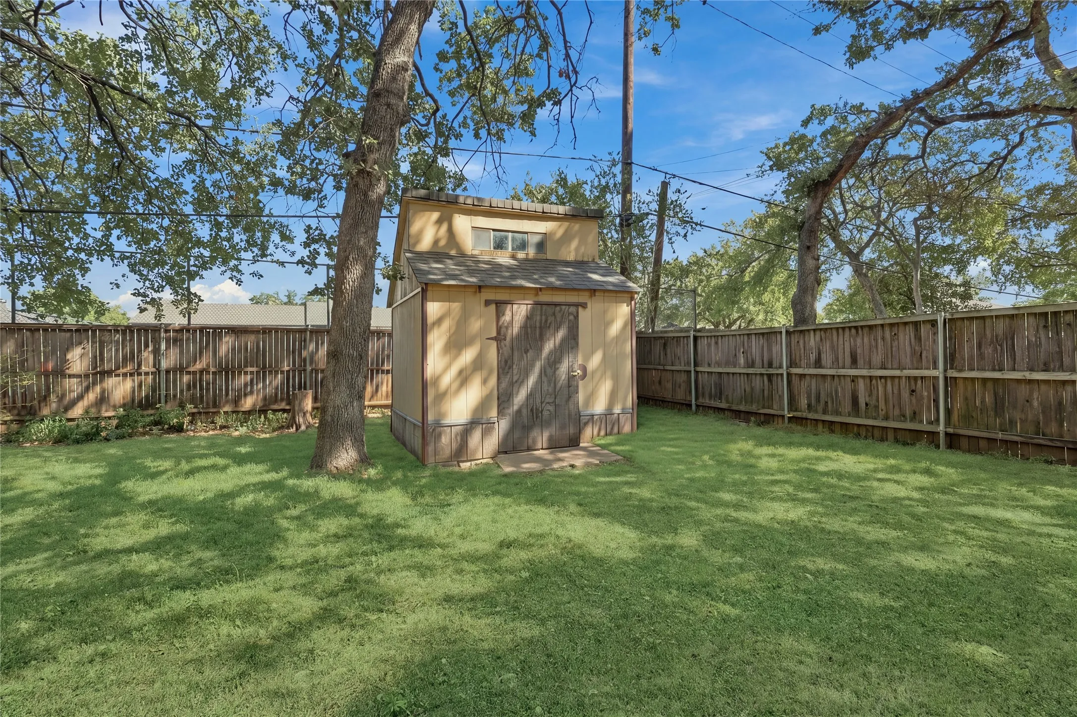 Single Family Residence For Sale in Tarrant County , 1312 Kathryn Street, Hurst, Texas 76053, 3 Bedroom, 2 Bathroom, 2 Garage spaces, 1,897 Sqft, built in 1965, mls#21362050, Real Estate Agent in Hurst, Homes For Sale in Tarrant county, Homes For Sale in Hurst, Realtor in Hurst Texas, Real Estate Brokerage Independent Realty Texas, Luminita Cordes Realtor