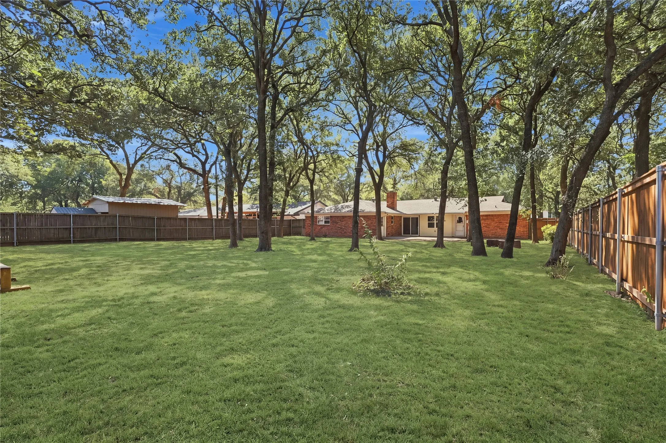 Single Family Residence For Sale in Tarrant County , 1312 Kathryn Street, Hurst, Texas 76053, 3 Bedroom, 2 Bathroom, 2 Garage spaces, 1,897 Sqft, built in 1965, mls#21362050, Real Estate Agent in Hurst, Homes For Sale in Tarrant county, Homes For Sale in Hurst, Realtor in Hurst Texas, Real Estate Brokerage Independent Realty Texas, Luminita Cordes Realtor