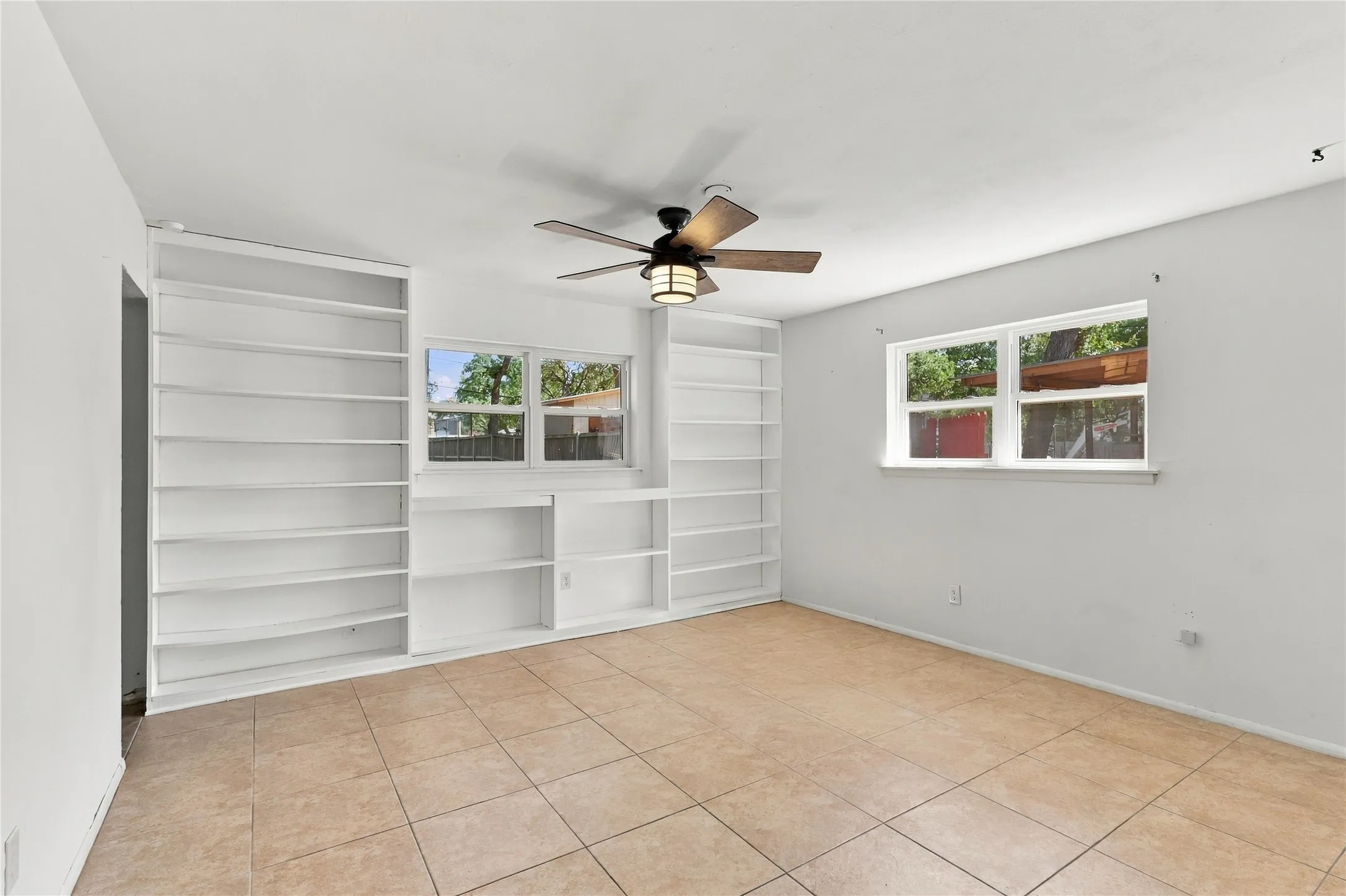Single Family Residence For Sale in Tarrant County , 1312 Kathryn Street, Hurst, Texas 76053, 3 Bedroom, 2 Bathroom, 2 Garage spaces, 1,897 Sqft, built in 1965, mls#21362050, Real Estate Agent in Hurst, Homes For Sale in Tarrant county, Homes For Sale in Hurst, Realtor in Hurst Texas, Real Estate Brokerage Independent Realty Texas, Luminita Cordes Realtor