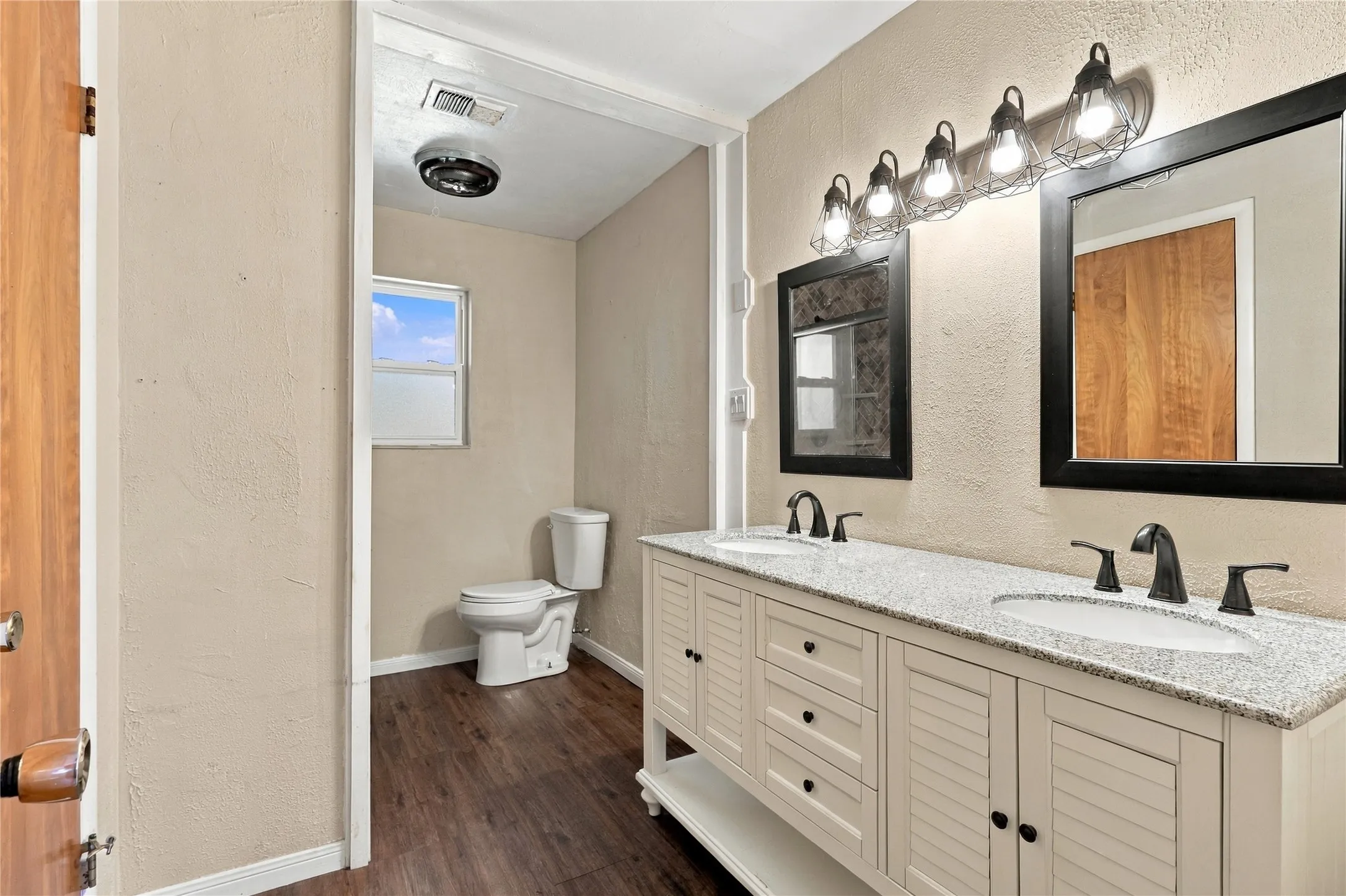 Single Family Residence For Sale in Tarrant County , 1312 Kathryn Street, Hurst, Texas 76053, 3 Bedroom, 2 Bathroom, 2 Garage spaces, 1,897 Sqft, built in 1965, mls#21362050, Real Estate Agent in Hurst, Homes For Sale in Tarrant county, Homes For Sale in Hurst, Realtor in Hurst Texas, Real Estate Brokerage Independent Realty Texas, Luminita Cordes Realtor