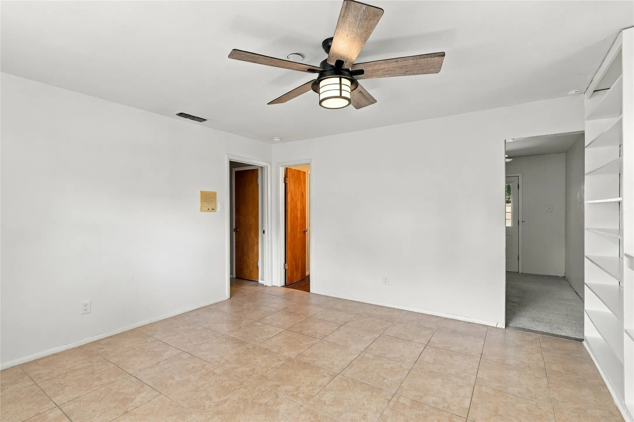 Single Family Residence For Sale in Tarrant County , 1312 Kathryn Street, Hurst, Texas 76053, 3 Bedroom, 2 Bathroom, 2 Garage spaces, 1,897 Sqft, built in 1965, mls#21362050, Real Estate Agent in Hurst, Homes For Sale in Tarrant county, Homes For Sale in Hurst, Realtor in Hurst Texas, Real Estate Brokerage Independent Realty Texas, Luminita Cordes Realtor