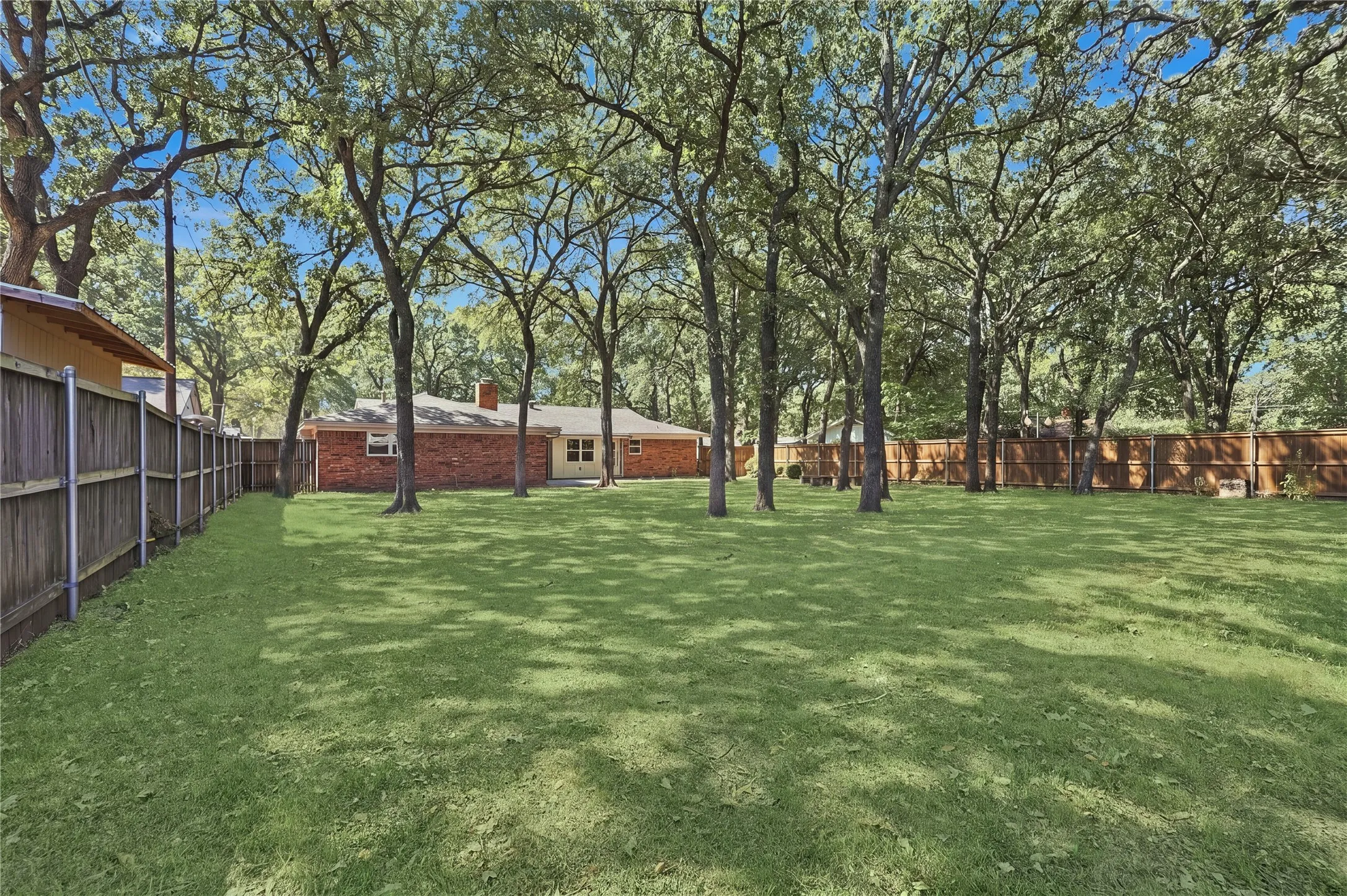 Single Family Residence For Sale in Tarrant County , 1312 Kathryn Street, Hurst, Texas 76053, 3 Bedroom, 2 Bathroom, 2 Garage spaces, 1,897 Sqft, built in 1965, mls#21362050, Real Estate Agent in Hurst, Homes For Sale in Tarrant county, Homes For Sale in Hurst, Realtor in Hurst Texas, Real Estate Brokerage Independent Realty Texas, Luminita Cordes Realtor