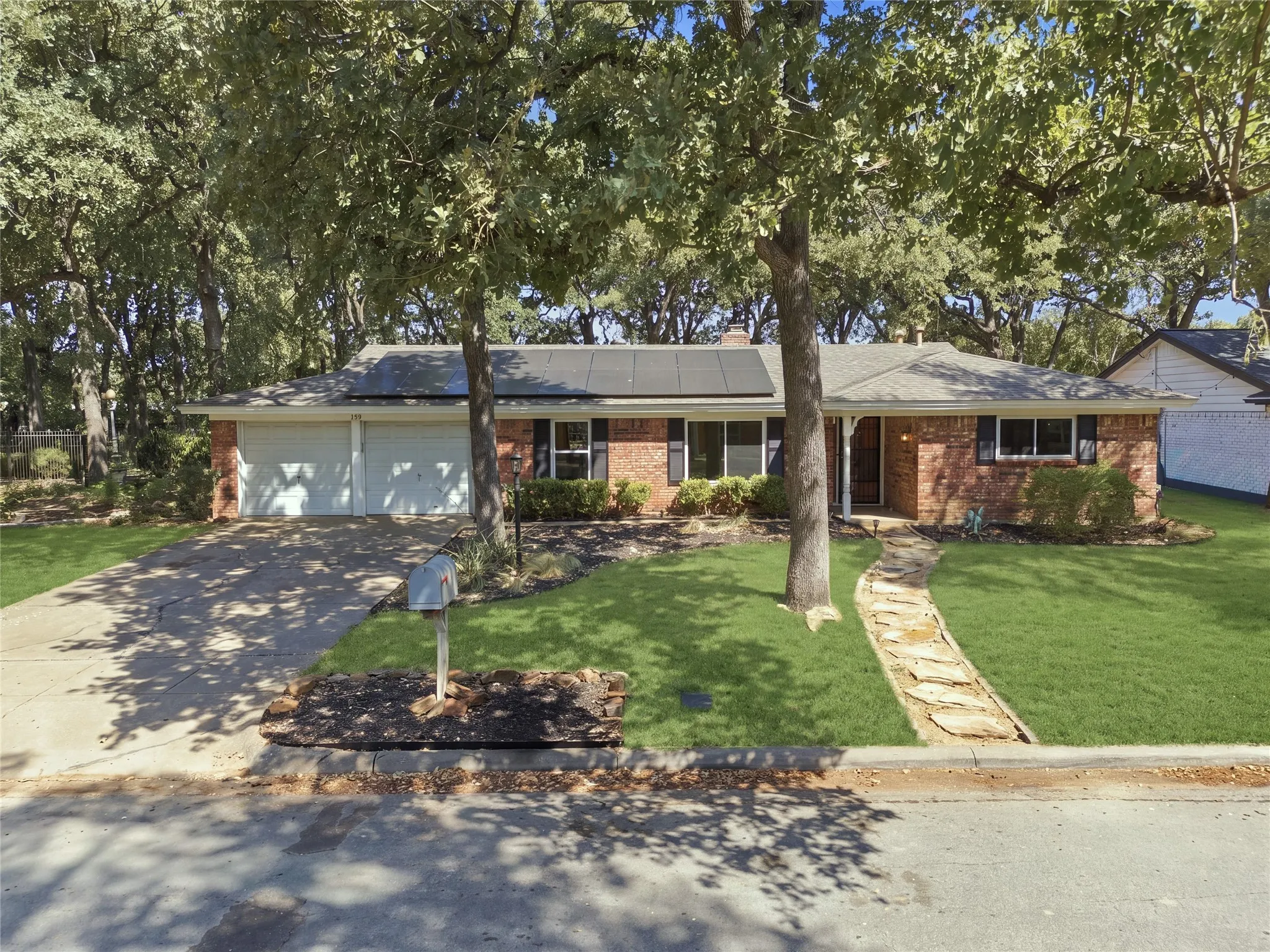 Single Family Residence For Sale in Tarrant County , 1312 Kathryn Street, Hurst, Texas 76053, 3 Bedroom, 2 Bathroom, 2 Garage spaces, 1,897 Sqft, built in 1965, mls#21362050, Real Estate Agent in Hurst, Homes For Sale in Tarrant county, Homes For Sale in Hurst, Realtor in Hurst Texas, Real Estate Brokerage Independent Realty Texas, Luminita Cordes Realtor