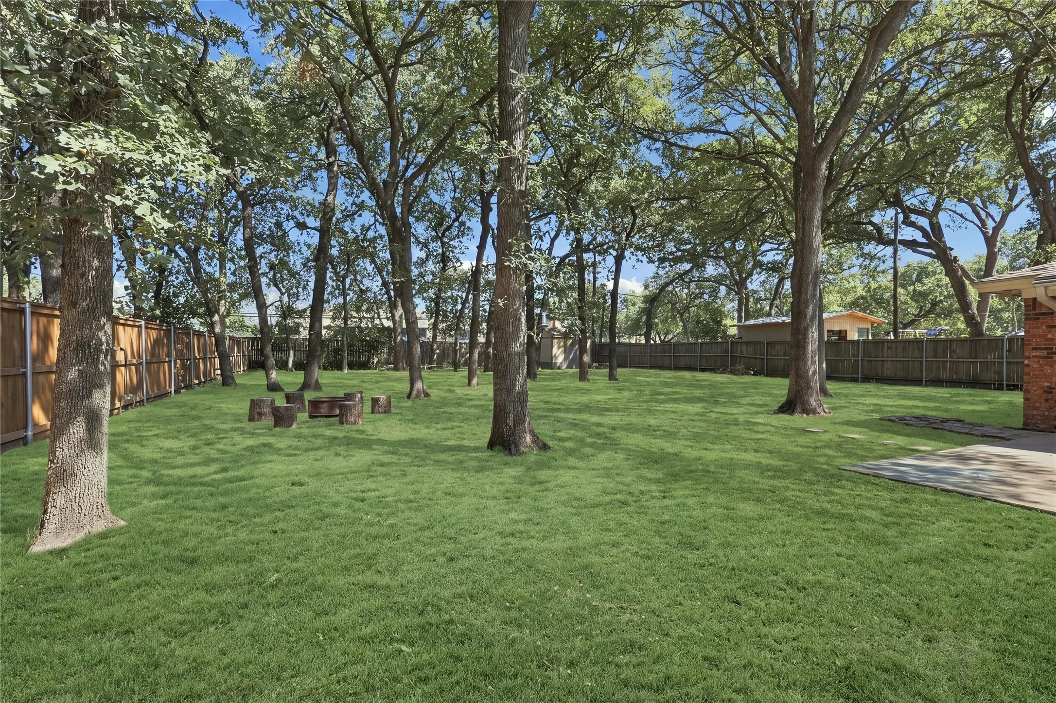 Single Family Residence For Sale in Tarrant County , 1312 Kathryn Street, Hurst, Texas 76053, 3 Bedroom, 2 Bathroom, 2 Garage spaces, 1,897 Sqft, built in 1965, mls#21362050, Real Estate Agent in Hurst, Homes For Sale in Tarrant county, Homes For Sale in Hurst, Realtor in Hurst Texas, Real Estate Brokerage Independent Realty Texas, Luminita Cordes Realtor