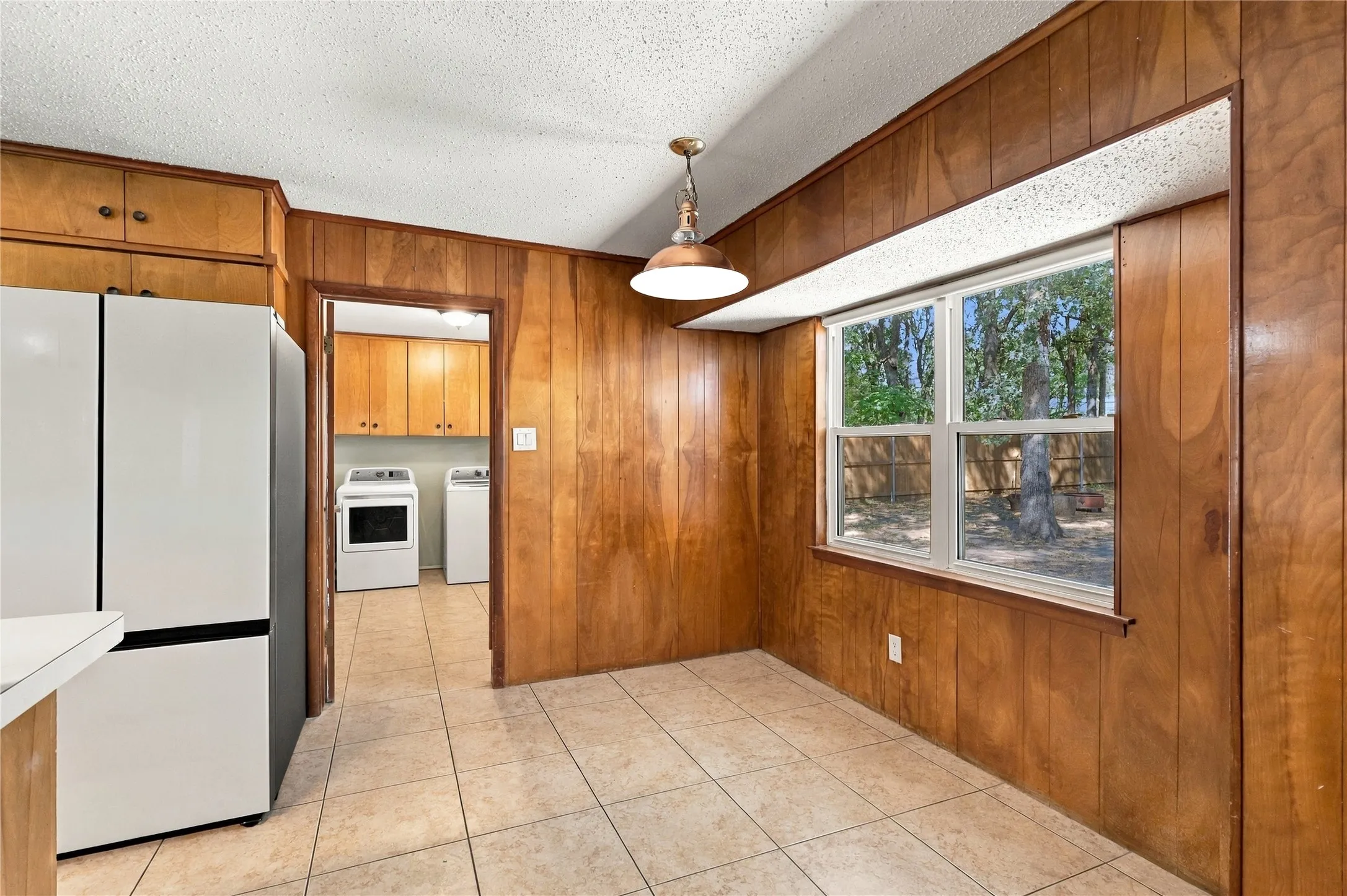 Single Family Residence For Sale in Tarrant County , 1312 Kathryn Street, Hurst, Texas 76053, 3 Bedroom, 2 Bathroom, 2 Garage spaces, 1,897 Sqft, built in 1965, mls#21362050, Real Estate Agent in Hurst, Homes For Sale in Tarrant county, Homes For Sale in Hurst, Realtor in Hurst Texas, Real Estate Brokerage Independent Realty Texas, Luminita Cordes Realtor