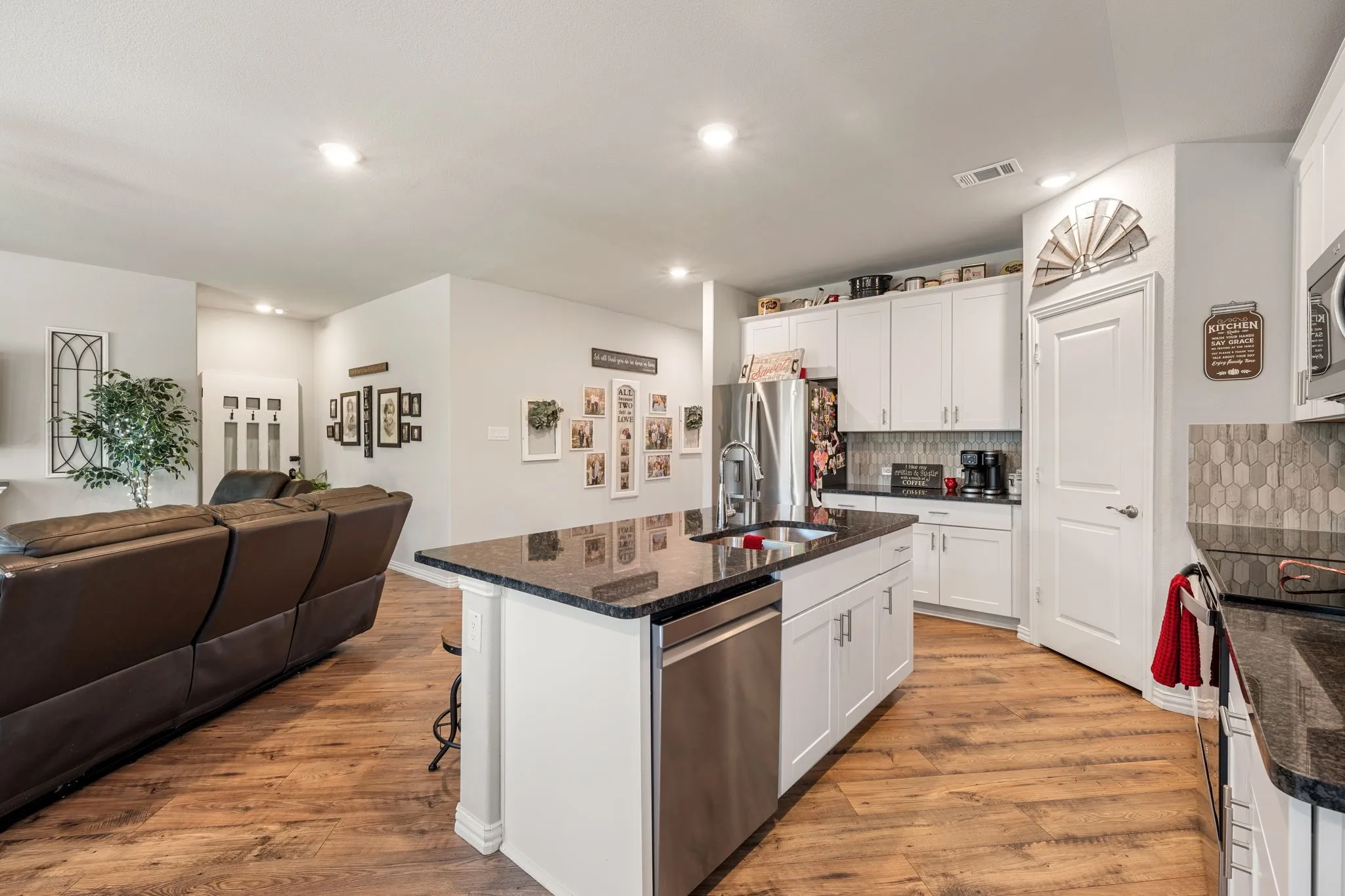 Single Family Residence For Sale in Hunt County , 3254 Mc Callister Way, Royse City, Texas 75189, 4 Bedroom, 3 Bathroom, 2 Garage spaces, 2,078 Sqft, built in 2022, mls#21366259, Real Estate Agent in Royse City, Homes For Sale in Hunt county, Homes For Sale in Royse City, Realtor in Royse City Texas, Real Estate Brokerage Independent Realty Texas, Luminita Cordes Realtor