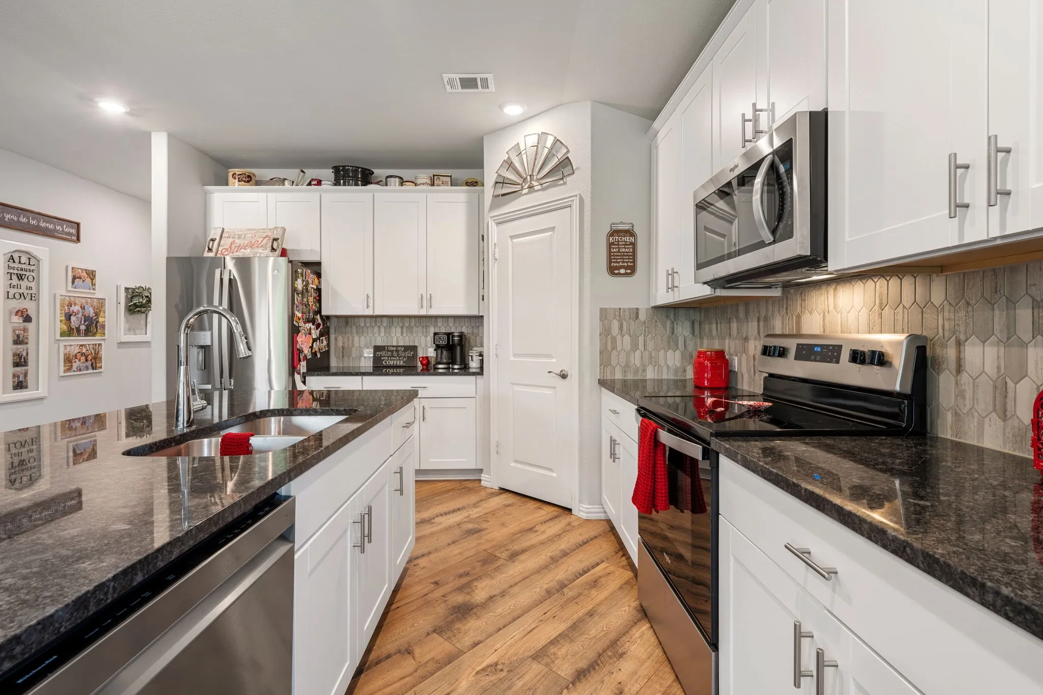 Single Family Residence For Sale in Hunt County , 3254 Mc Callister Way, Royse City, Texas 75189, 4 Bedroom, 3 Bathroom, 2 Garage spaces, 2,078 Sqft, built in 2022, mls#21366259, Real Estate Agent in Royse City, Homes For Sale in Hunt county, Homes For Sale in Royse City, Realtor in Royse City Texas, Real Estate Brokerage Independent Realty Texas, Luminita Cordes Realtor