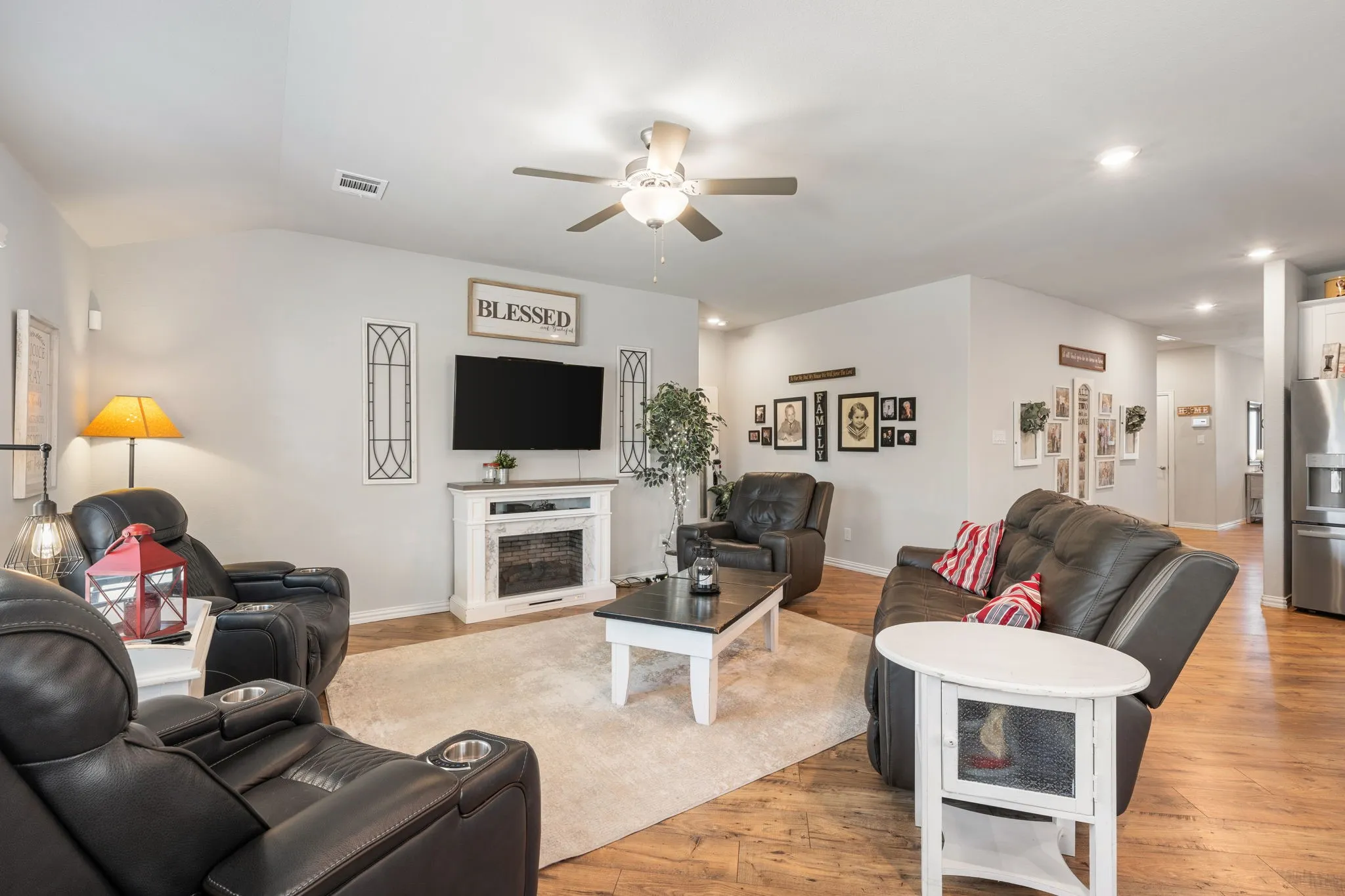Single Family Residence For Sale in Hunt County , 3254 Mc Callister Way, Royse City, Texas 75189, 4 Bedroom, 3 Bathroom, 2 Garage spaces, 2,078 Sqft, built in 2022, mls#21366259, Real Estate Agent in Royse City, Homes For Sale in Hunt county, Homes For Sale in Royse City, Realtor in Royse City Texas, Real Estate Brokerage Independent Realty Texas, Luminita Cordes Realtor