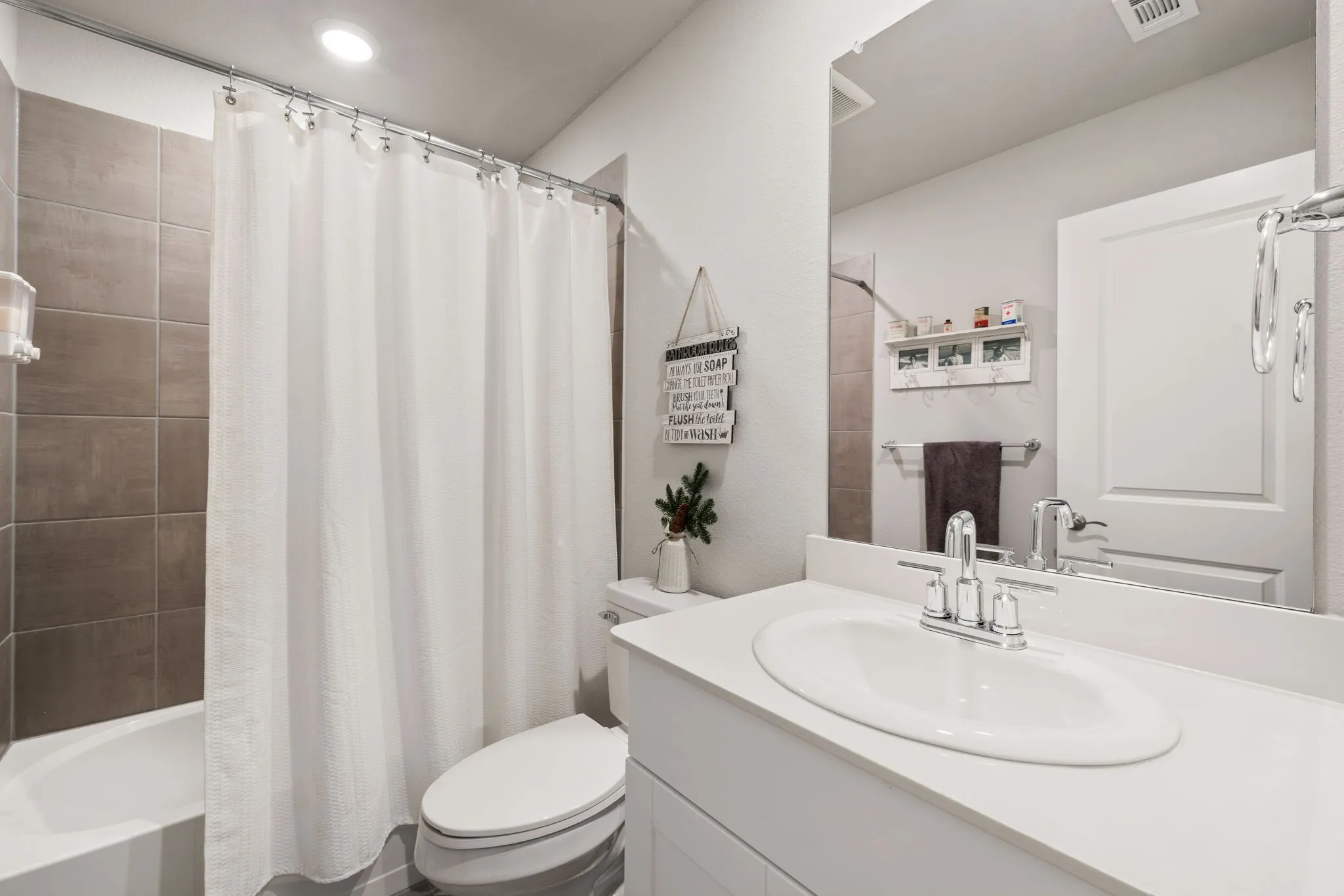 Guest Bathroom access inside Guest Bedroom