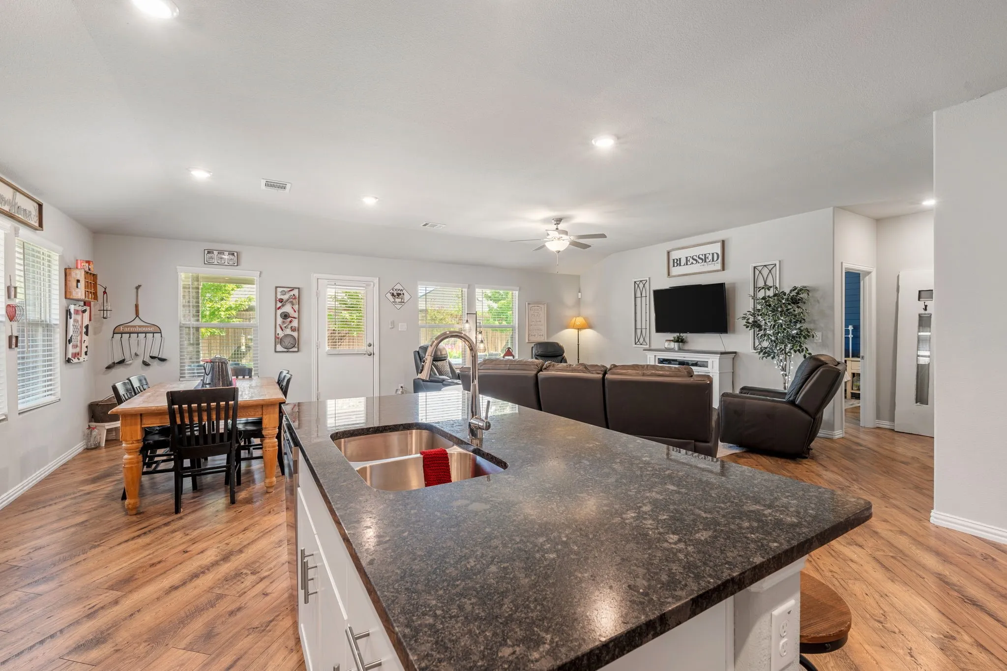Single Family Residence For Sale in Hunt County , 3254 Mc Callister Way, Royse City, Texas 75189, 4 Bedroom, 3 Bathroom, 2 Garage spaces, 2,078 Sqft, built in 2022, mls#21366259, Real Estate Agent in Royse City, Homes For Sale in Hunt county, Homes For Sale in Royse City, Realtor in Royse City Texas, Real Estate Brokerage Independent Realty Texas, Luminita Cordes Realtor