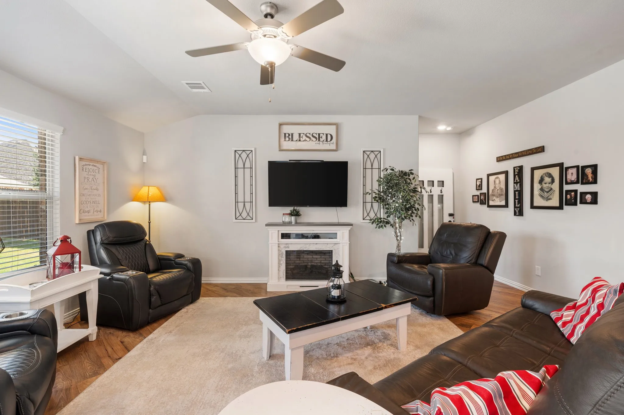 Single Family Residence For Sale in Hunt County , 3254 Mc Callister Way, Royse City, Texas 75189, 4 Bedroom, 3 Bathroom, 2 Garage spaces, 2,078 Sqft, built in 2022, mls#21366259, Real Estate Agent in Royse City, Homes For Sale in Hunt county, Homes For Sale in Royse City, Realtor in Royse City Texas, Real Estate Brokerage Independent Realty Texas, Luminita Cordes Realtor