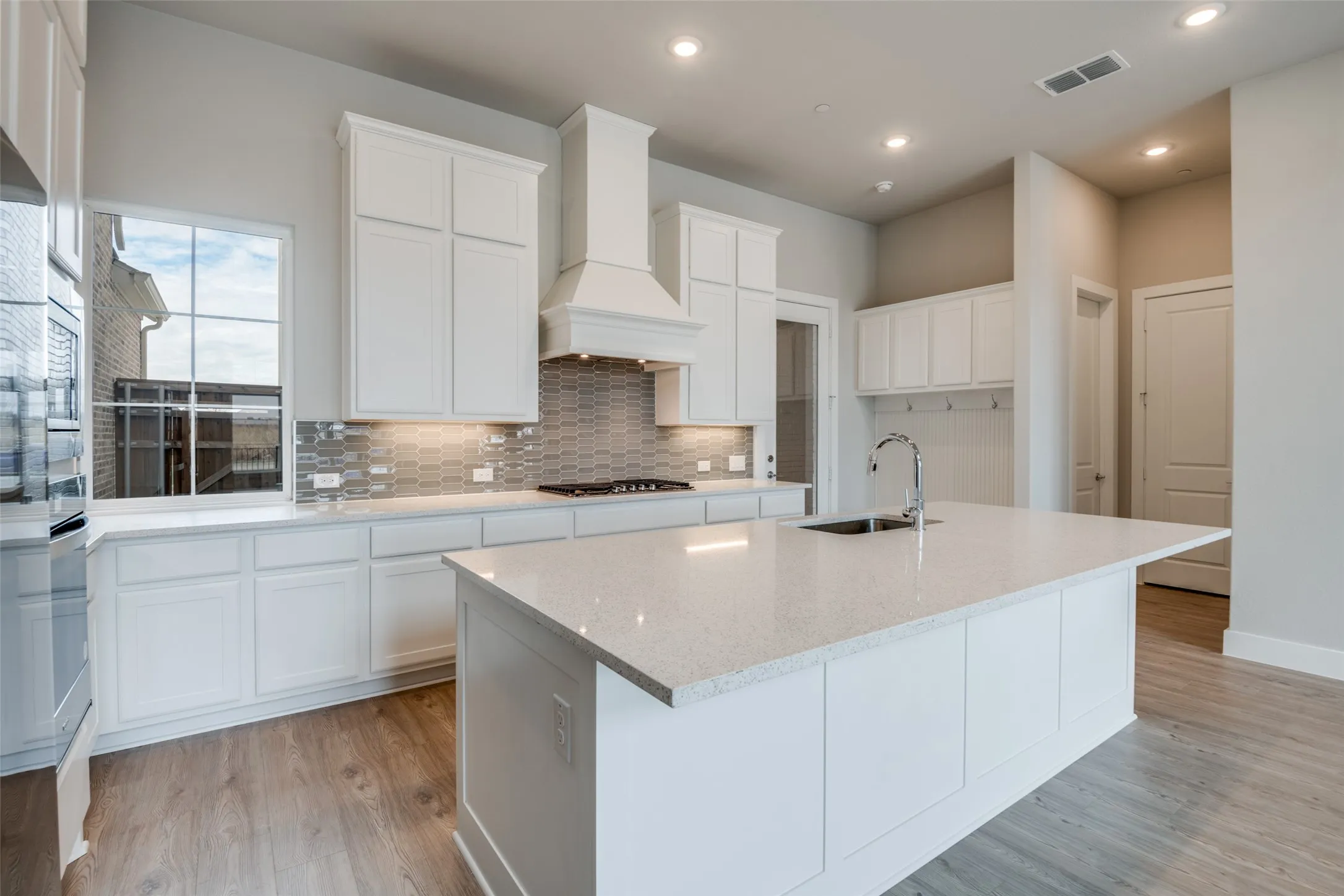 Townhouse For Rent in Denton County , 11881 Brubaker Drive, Frisco, Texas 75033, 2 Bedroom, 3 Bathroom, 2 Garage spaces, 2,274 Sqft, built in 2023, mls#21365825, Real Estate Agent in Frisco, Homes For Rent in Denton county, Homes For Rent in Frisco, Realtor in Frisco Texas, Real Estate Brokerage Independent Realty Texas, Luminita Cordes Realtor