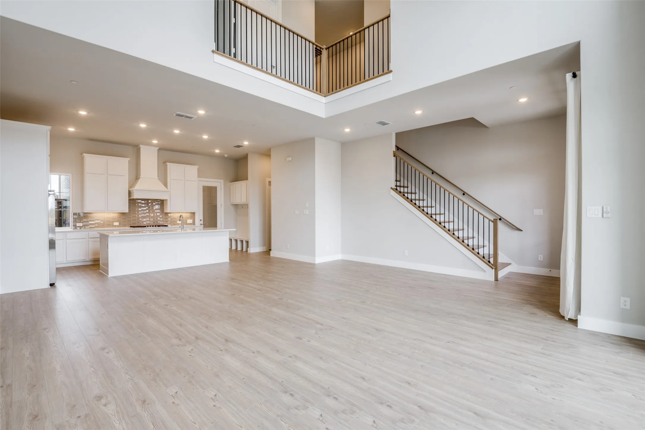 Townhouse For Rent in Denton County , 11881 Brubaker Drive, Frisco, Texas 75033, 2 Bedroom, 3 Bathroom, 2 Garage spaces, 2,274 Sqft, built in 2023, mls#21365825, Real Estate Agent in Frisco, Homes For Rent in Denton county, Homes For Rent in Frisco, Realtor in Frisco Texas, Real Estate Brokerage Independent Realty Texas, Luminita Cordes Realtor