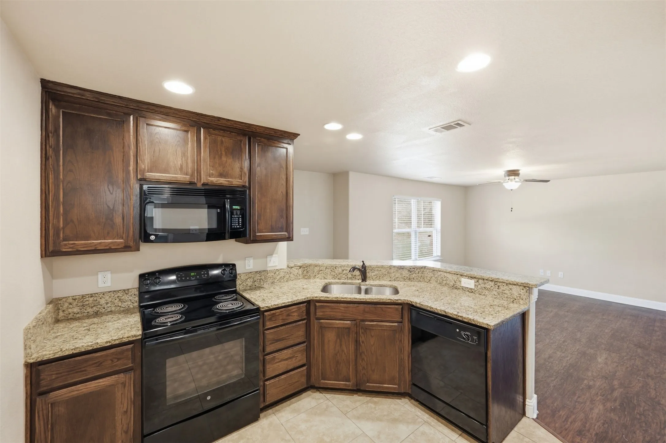 Quadruplex For Rent in Parker County , 131 Sunburst Court, Weatherford, Texas 76087, 3 Bedroom, 2 Bathroom, Garage spaces, 1,100 Sqft, built in 2015, mls#21364064, Real Estate Agent in Weatherford, Homes For Rent in Parker county, Homes For Rent in Weatherford, Realtor in Weatherford Texas, Real Estate Brokerage Independent Realty Texas, Luminita Cordes Realtor