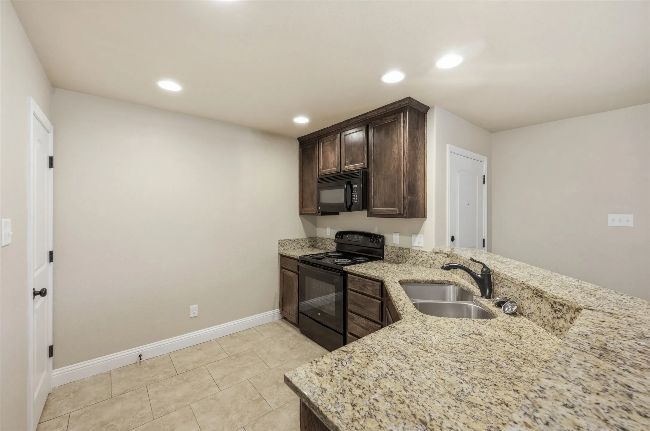 Quadruplex For Rent in Parker County , 131 Sunburst Court, Weatherford, Texas 76087, 3 Bedroom, 2 Bathroom, Garage spaces, 1,100 Sqft, built in 2015, mls#21364064, Real Estate Agent in Weatherford, Homes For Rent in Parker county, Homes For Rent in Weatherford, Realtor in Weatherford Texas, Real Estate Brokerage Independent Realty Texas, Luminita Cordes Realtor