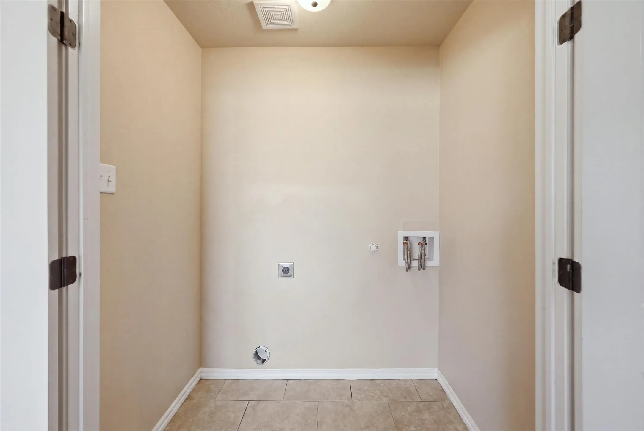 Quadruplex For Rent in Parker County , 131 Sunburst Court, Weatherford, Texas 76087, 3 Bedroom, 2 Bathroom, Garage spaces, 1,100 Sqft, built in 2015, mls#21364064, Real Estate Agent in Weatherford, Homes For Rent in Parker county, Homes For Rent in Weatherford, Realtor in Weatherford Texas, Real Estate Brokerage Independent Realty Texas, Luminita Cordes Realtor