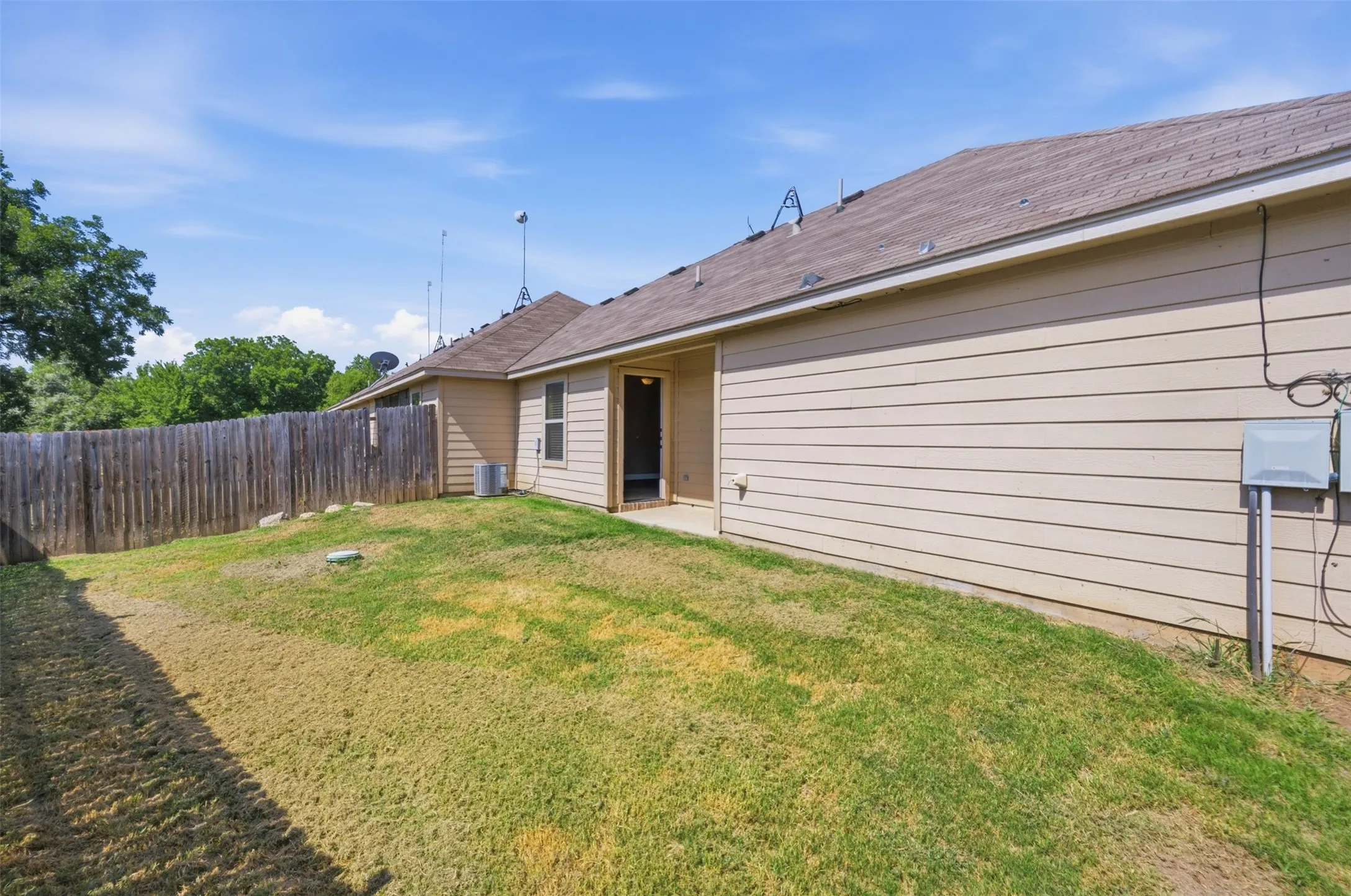 Quadruplex For Rent in Parker County , 131 Sunburst Court, Weatherford, Texas 76087, 3 Bedroom, 2 Bathroom, Garage spaces, 1,100 Sqft, built in 2015, mls#21364064, Real Estate Agent in Weatherford, Homes For Rent in Parker county, Homes For Rent in Weatherford, Realtor in Weatherford Texas, Real Estate Brokerage Independent Realty Texas, Luminita Cordes Realtor
