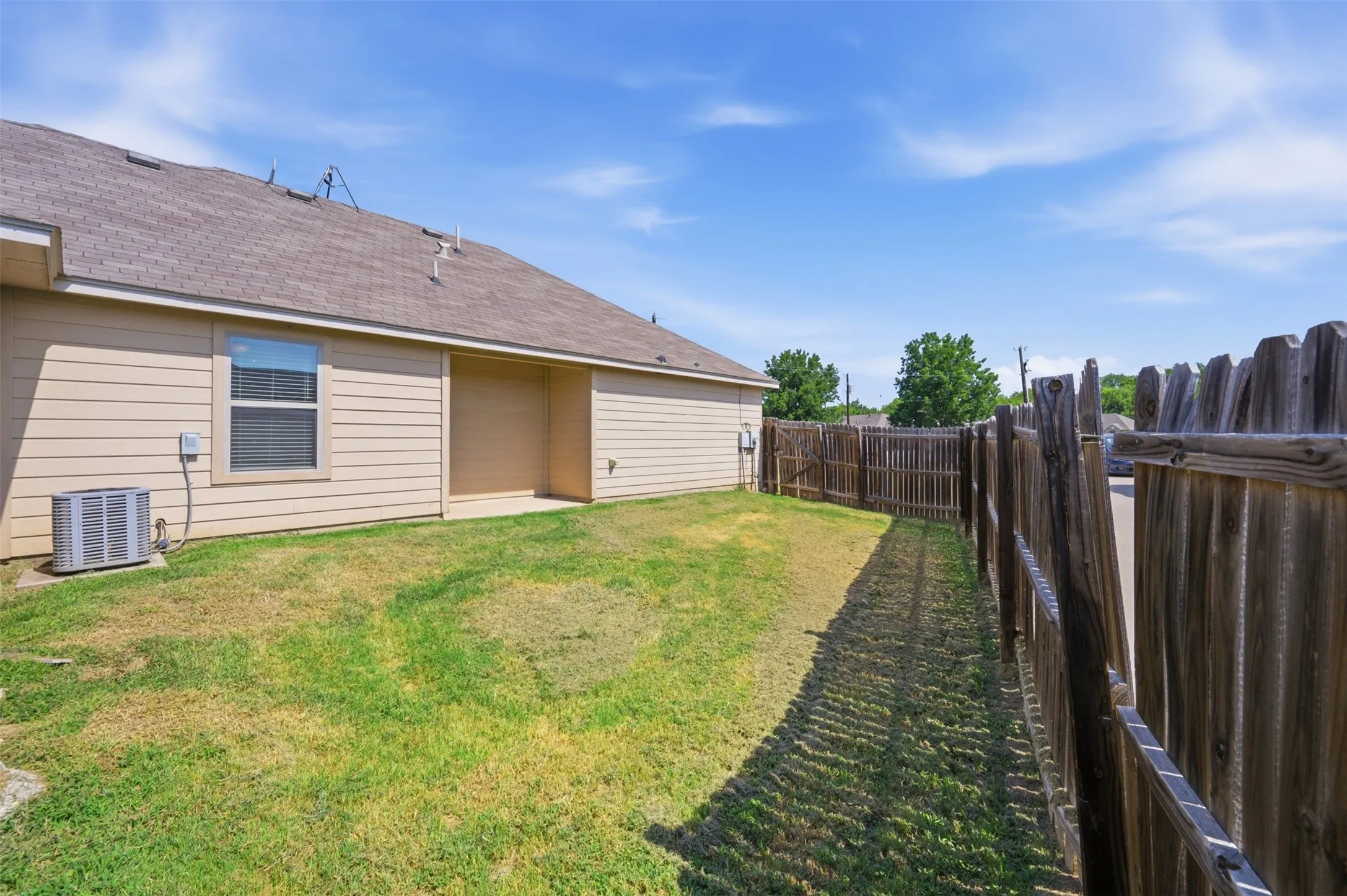 Quadruplex For Rent in Parker County , 131 Sunburst Court, Weatherford, Texas 76087, 3 Bedroom, 2 Bathroom, Garage spaces, 1,100 Sqft, built in 2015, mls#21364064, Real Estate Agent in Weatherford, Homes For Rent in Parker county, Homes For Rent in Weatherford, Realtor in Weatherford Texas, Real Estate Brokerage Independent Realty Texas, Luminita Cordes Realtor