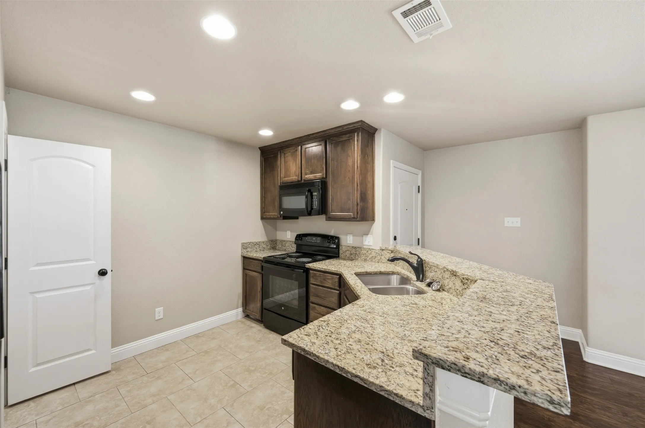 Quadruplex For Rent in Parker County , 131 Sunburst Court, Weatherford, Texas 76087, 3 Bedroom, 2 Bathroom, Garage spaces, 1,100 Sqft, built in 2015, mls#21364064, Real Estate Agent in Weatherford, Homes For Rent in Parker county, Homes For Rent in Weatherford, Realtor in Weatherford Texas, Real Estate Brokerage Independent Realty Texas, Luminita Cordes Realtor