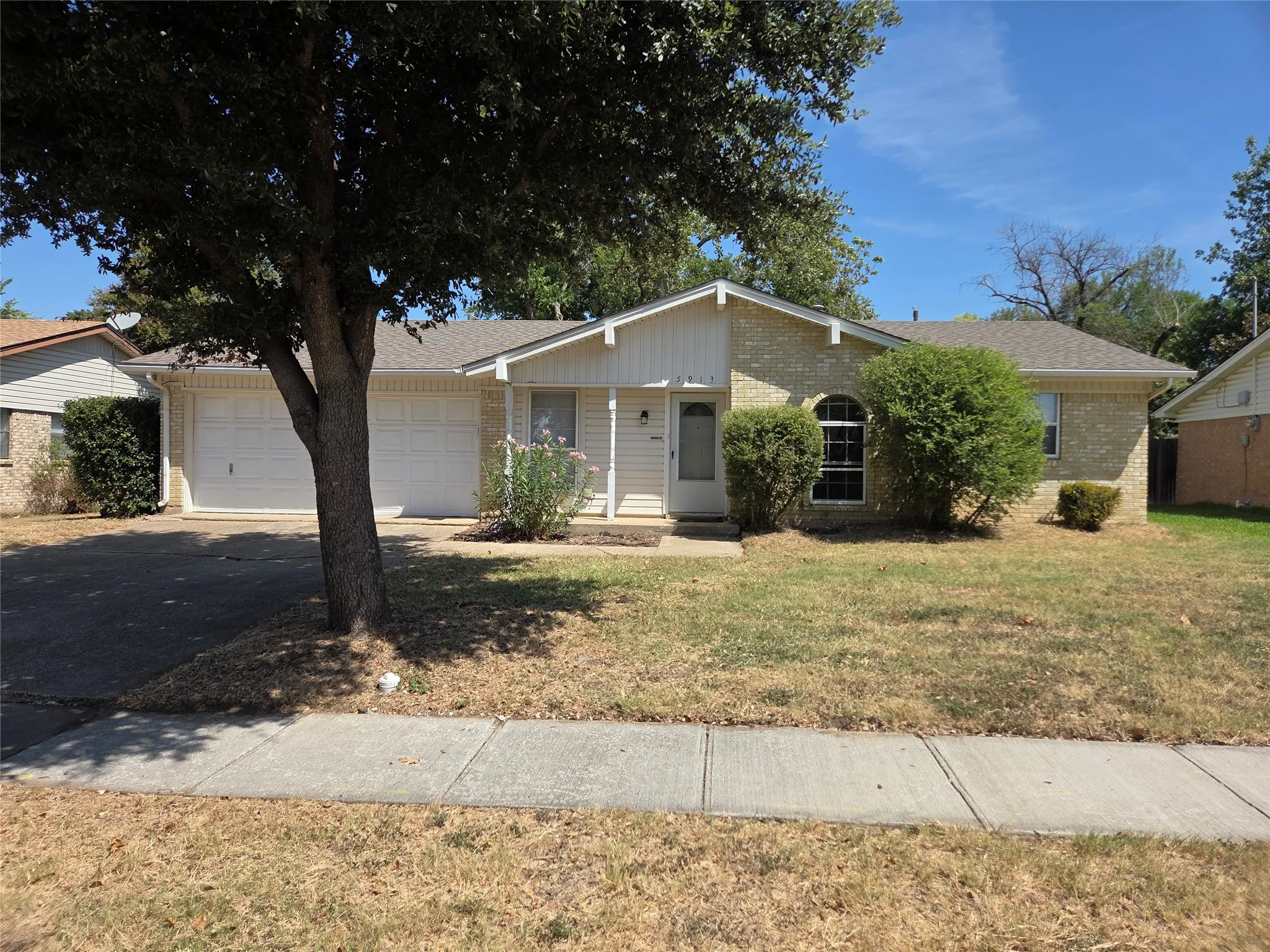 Single Family Residence For Rent in Tarrant County , 5913 Whispering Lane, Watauga, Texas 76148, 3 Bedroom, 2 Bathroom, 2 Garage spaces, 1,608 Sqft, built in 1970, mls#21355710, Real Estate Agent in Watauga, Homes For Rent in Tarrant county, Homes For Rent in Watauga, Realtor in Watauga Texas, Real Estate Brokerage Independent Realty Texas, Luminita Cordes Realtor