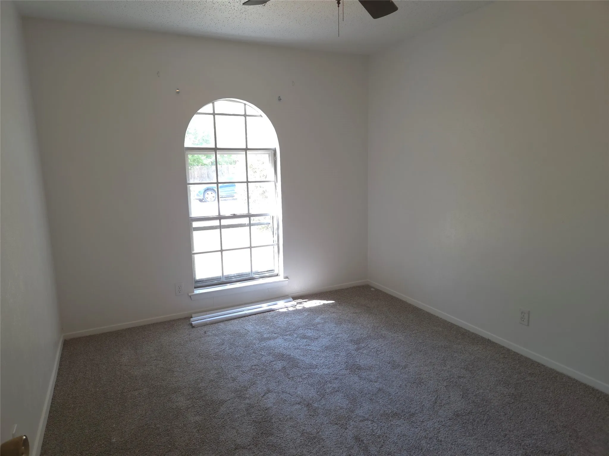 Single Family Residence For Rent in Tarrant County , 5913 Whispering Lane, Watauga, Texas 76148, 3 Bedroom, 2 Bathroom, 2 Garage spaces, 1,608 Sqft, built in 1970, mls#21355710, Real Estate Agent in Watauga, Homes For Rent in Tarrant county, Homes For Rent in Watauga, Realtor in Watauga Texas, Real Estate Brokerage Independent Realty Texas, Luminita Cordes Realtor