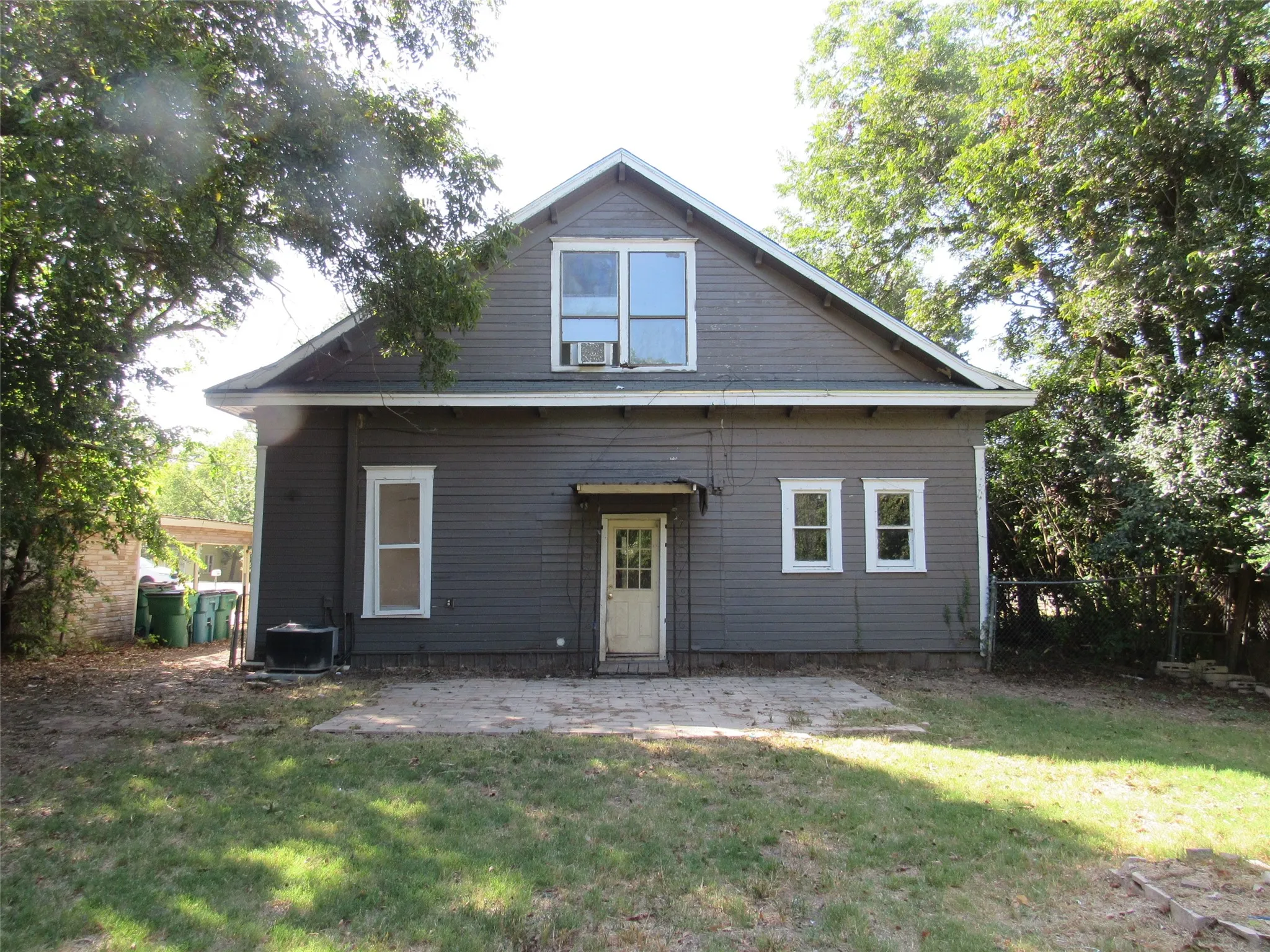 Single Family Residence For Sale in Mc Lennan County , 907 E Texas Avenue, Mart, Texas 76664, 3 Bedroom, 2 Bathroom, Garage spaces, 2,014 Sqft, built in 1943, mls#21365693, Real Estate Agent in Mart, Homes For Sale in Mc Lennan county, Homes For Sale in Mart, Realtor in Mart Texas, Real Estate Brokerage Independent Realty Texas, Luminita Cordes Realtor