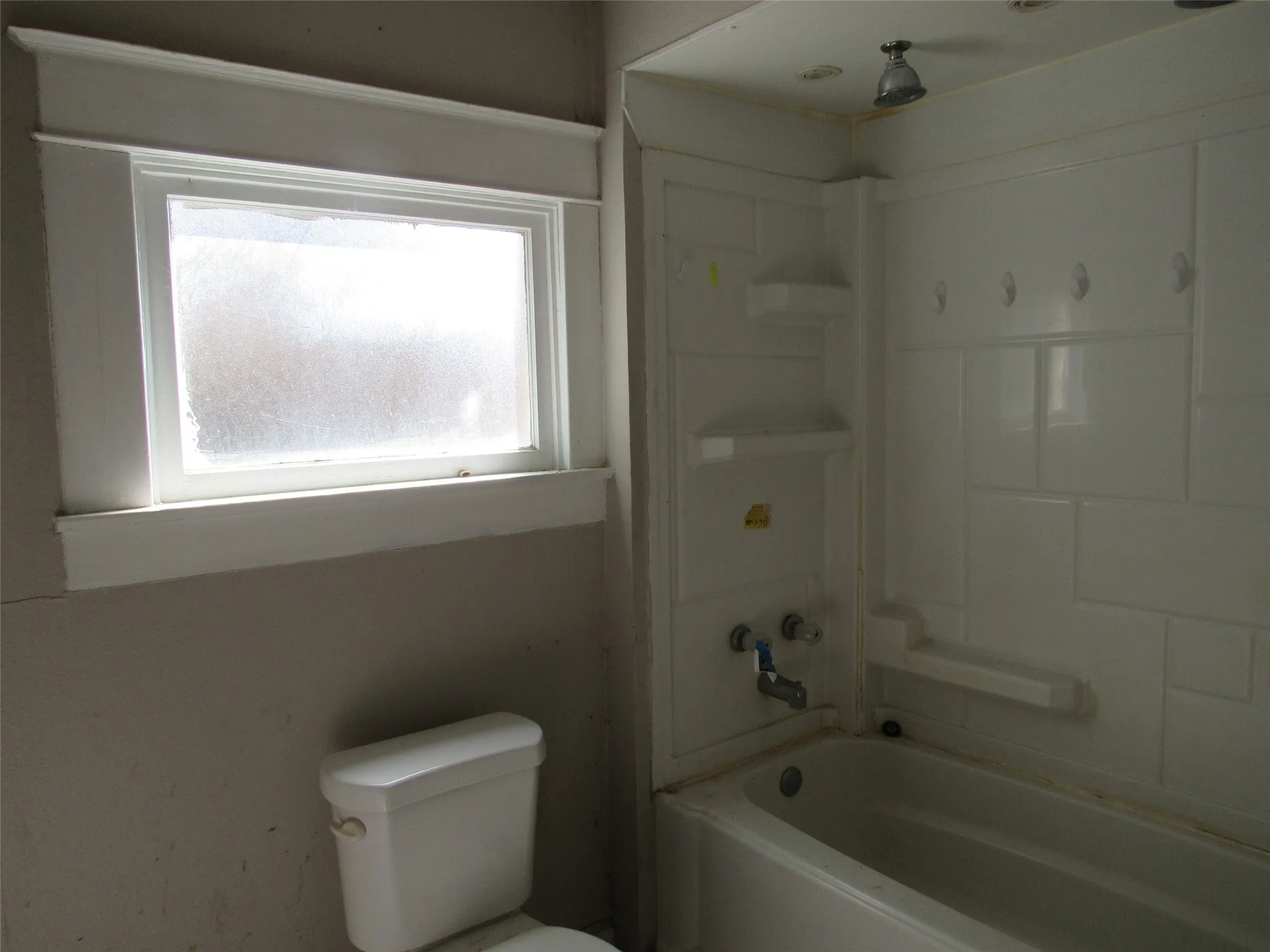 Single Family Residence For Sale in Mc Lennan County , 907 E Texas Avenue, Mart, Texas 76664, 3 Bedroom, 2 Bathroom, Garage spaces, 2,014 Sqft, built in 1943, mls#21365693, Real Estate Agent in Mart, Homes For Sale in Mc Lennan county, Homes For Sale in Mart, Realtor in Mart Texas, Real Estate Brokerage Independent Realty Texas, Luminita Cordes Realtor