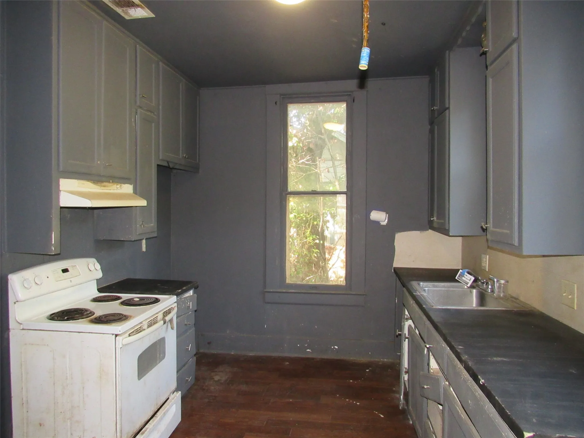 Single Family Residence For Sale in Mc Lennan County , 907 E Texas Avenue, Mart, Texas 76664, 3 Bedroom, 2 Bathroom, Garage spaces, 2,014 Sqft, built in 1943, mls#21365693, Real Estate Agent in Mart, Homes For Sale in Mc Lennan county, Homes For Sale in Mart, Realtor in Mart Texas, Real Estate Brokerage Independent Realty Texas, Luminita Cordes Realtor