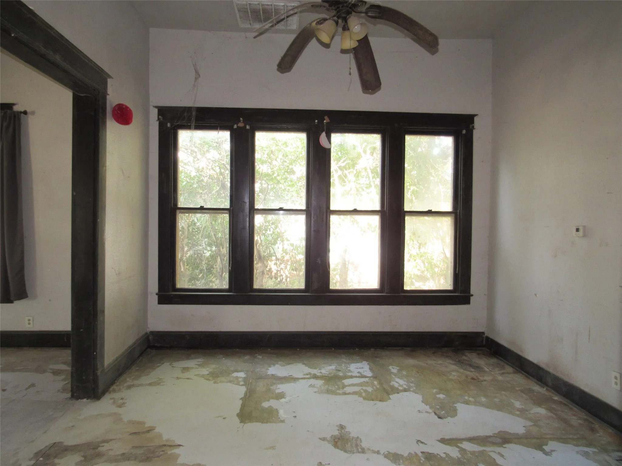 Single Family Residence For Sale in Mc Lennan County , 907 E Texas Avenue, Mart, Texas 76664, 3 Bedroom, 2 Bathroom, Garage spaces, 2,014 Sqft, built in 1943, mls#21365693, Real Estate Agent in Mart, Homes For Sale in Mc Lennan county, Homes For Sale in Mart, Realtor in Mart Texas, Real Estate Brokerage Independent Realty Texas, Luminita Cordes Realtor