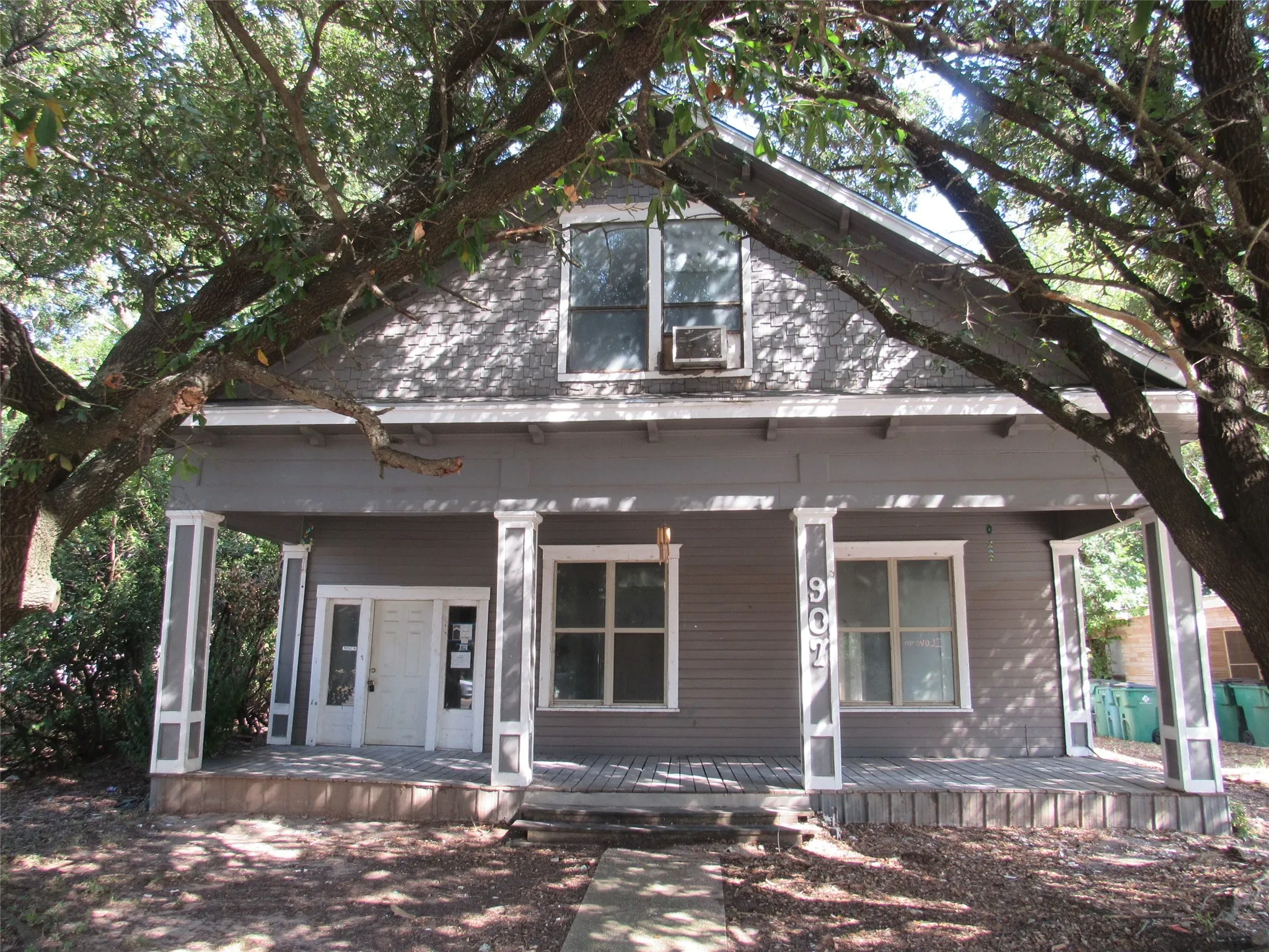 Single Family Residence For Sale in Mc Lennan County , 907 E Texas Avenue, Mart, Texas 76664, 3 Bedroom, 2 Bathroom, Garage spaces, 2,014 Sqft, built in 1943, mls#21365693, Real Estate Agent in Mart, Homes For Sale in Mc Lennan county, Homes For Sale in Mart, Realtor in Mart Texas, Real Estate Brokerage Independent Realty Texas, Luminita Cordes Realtor