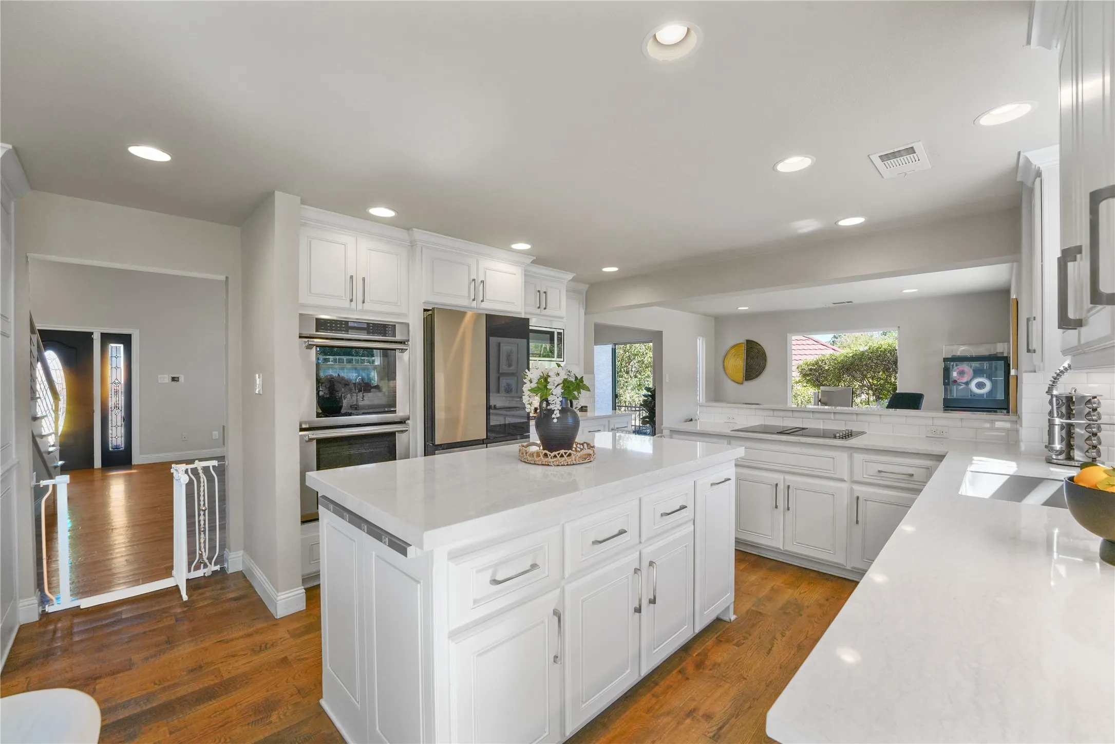 Single Family Residence For Sale in Rockwall County , 3405 Waterview Trail, Rockwall, Texas 75087, 3 Bedroom, 3 Bathroom, 2 Garage spaces, 2,289 Sqft, built in 1987, mls#21365800, Real Estate Agent in Rockwall, Homes For Sale in Rockwall county, Homes For Sale in Rockwall, Realtor in Rockwall Texas, Real Estate Brokerage Independent Realty Texas, Luminita Cordes Realtor