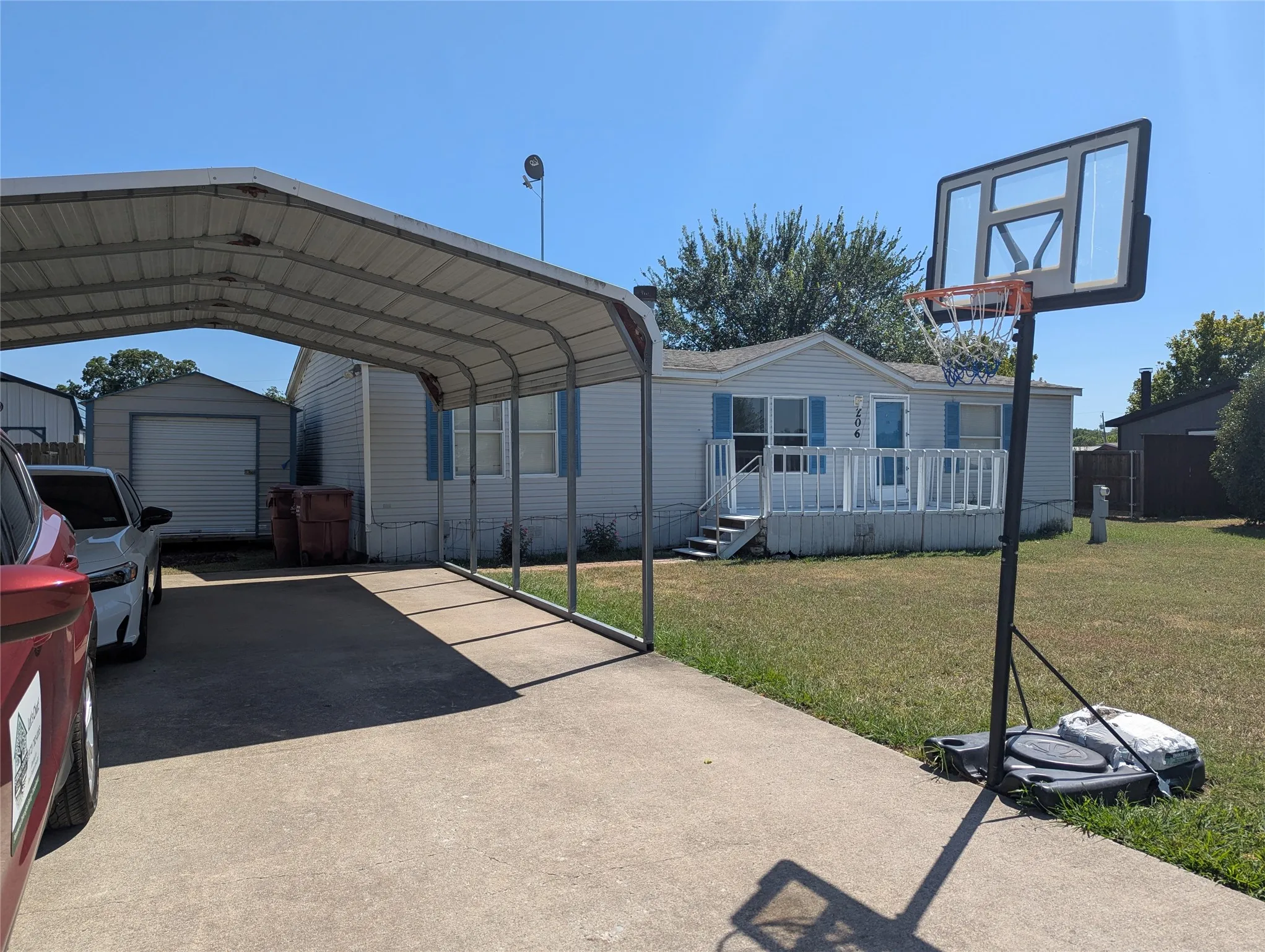 Mobile Home For Sale in Collin County , 206 Oak Street, Blue Ridge, Texas 75424, 3 Bedroom, 2 Bathroom, Garage spaces, 1,344 Sqft, built in 2000, mls#21365211, Real Estate Agent in Blue Ridge, Homes For Sale in Collin county, Homes For Sale in Blue Ridge, Realtor in Blue Ridge Texas, Real Estate Brokerage Independent Realty Texas, Luminita Cordes Realtor