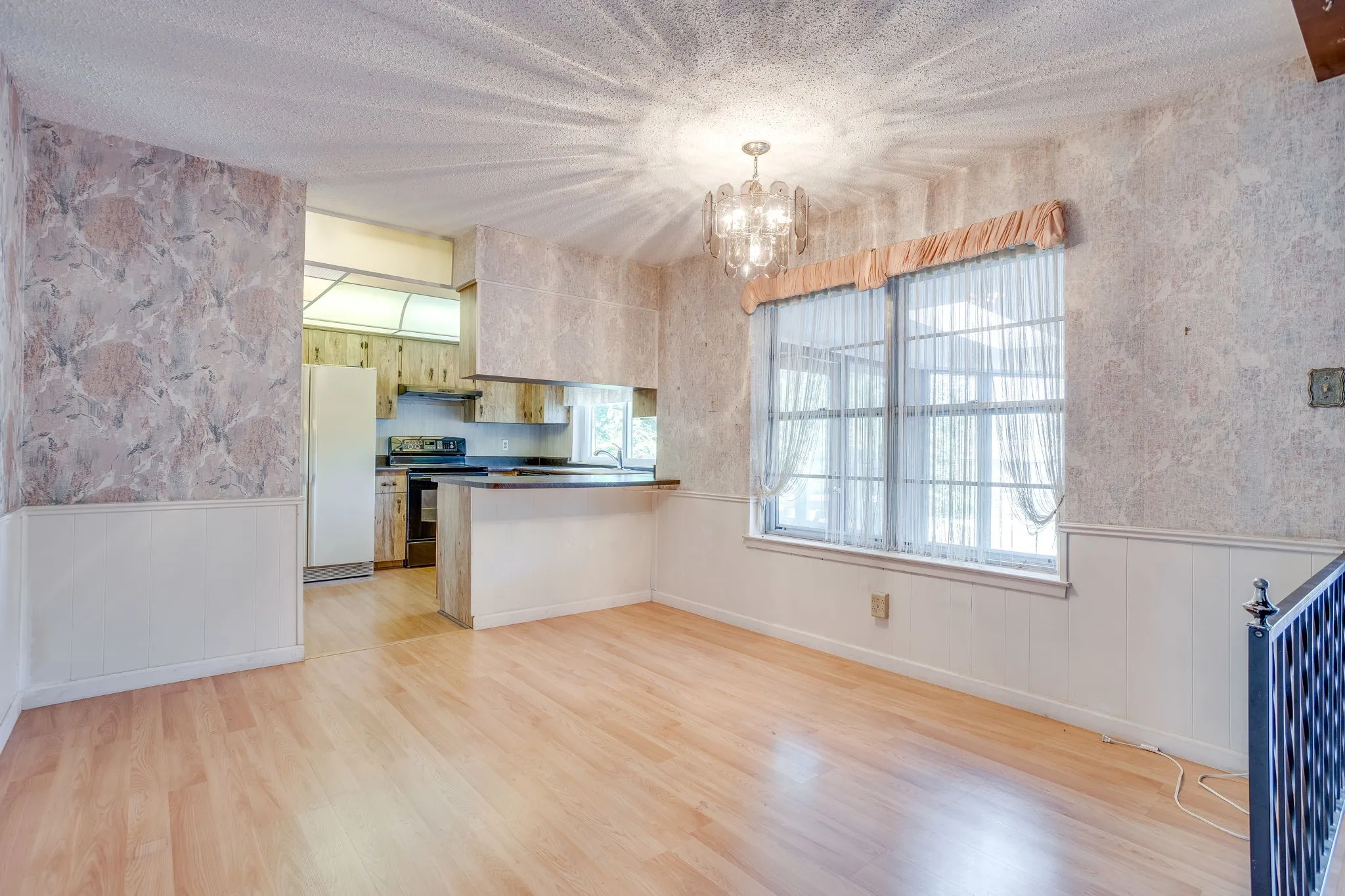 Single Family Residence For Sale in Tarrant County , 1312 Marlborough Drive, Fort Worth, Texas 76134, 3 Bedroom, 2 Bathroom, 2 Garage spaces, 1,880 Sqft, built in 1971, mls#21363942, Real Estate Agent in Fort Worth, Homes For Sale in Tarrant county, Homes For Sale in Fort Worth, Realtor in Fort Worth Texas, Real Estate Brokerage Independent Realty Texas, Luminita Cordes Realtor