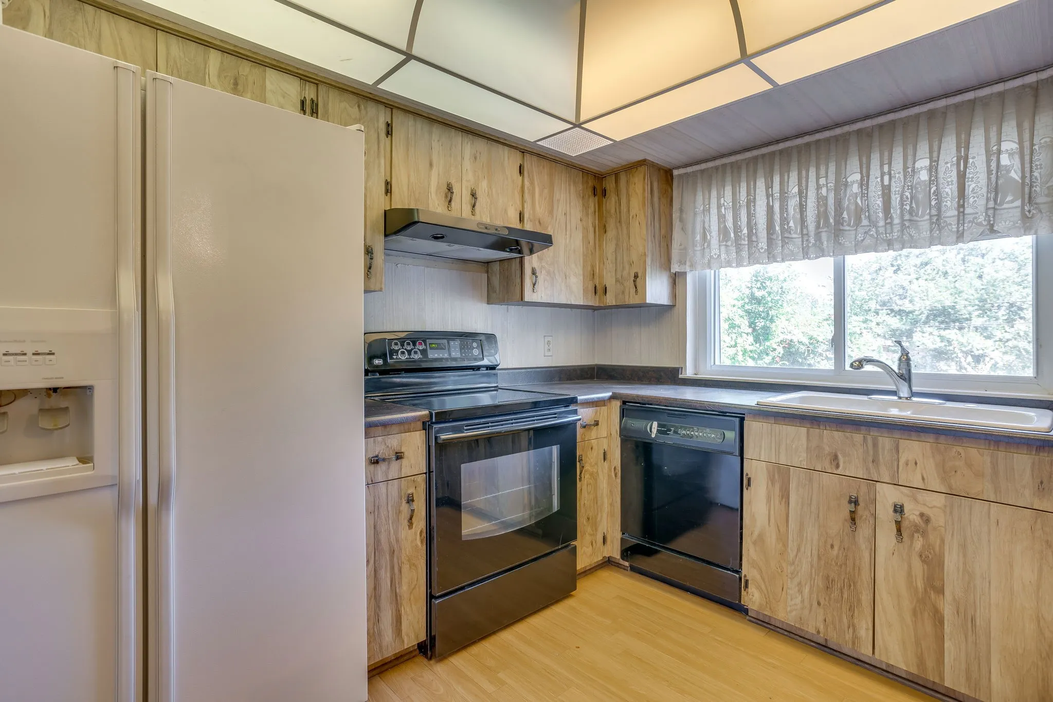 Single Family Residence For Sale in Tarrant County , 1312 Marlborough Drive, Fort Worth, Texas 76134, 3 Bedroom, 2 Bathroom, 2 Garage spaces, 1,880 Sqft, built in 1971, mls#21363942, Real Estate Agent in Fort Worth, Homes For Sale in Tarrant county, Homes For Sale in Fort Worth, Realtor in Fort Worth Texas, Real Estate Brokerage Independent Realty Texas, Luminita Cordes Realtor