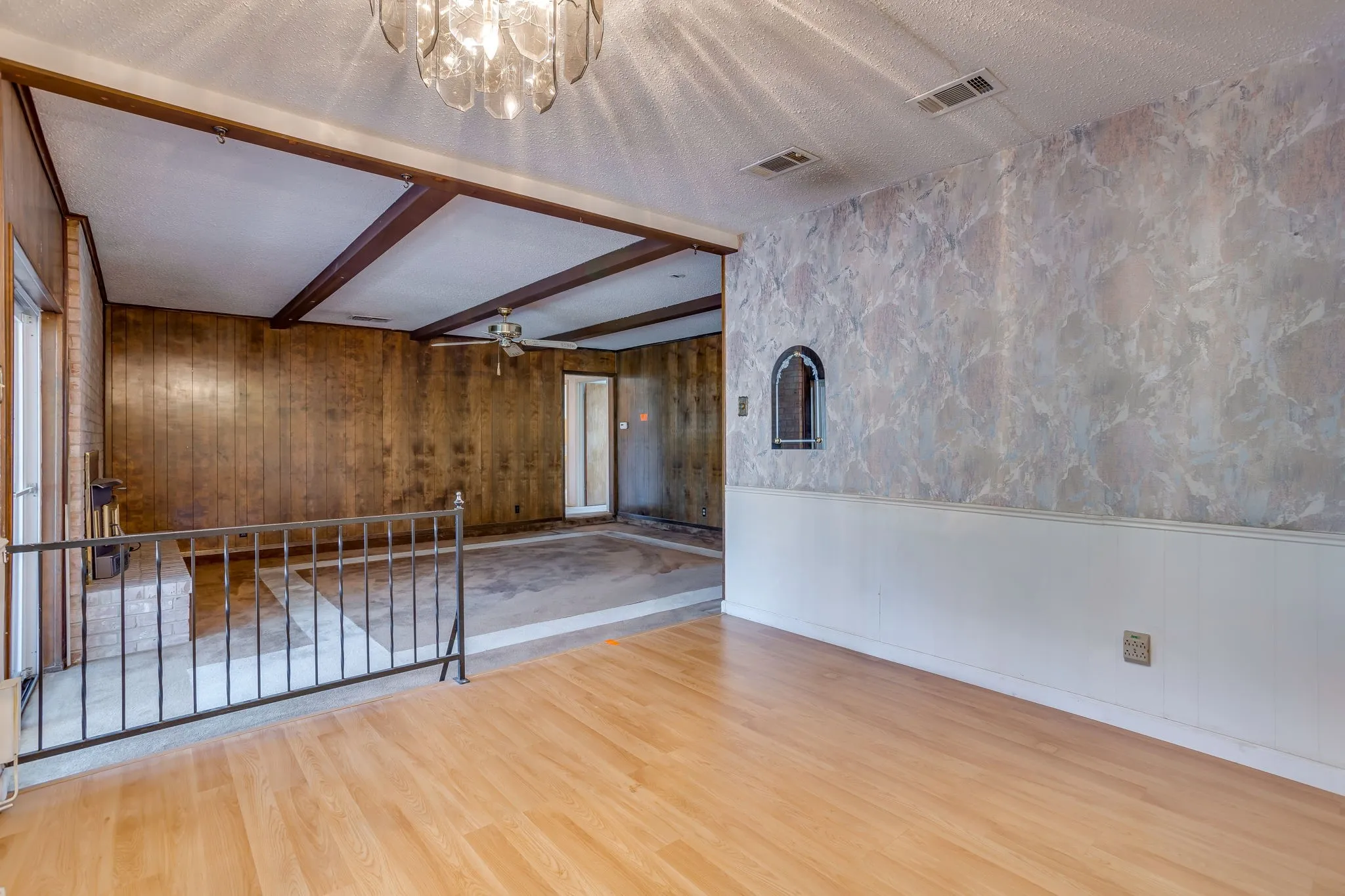 Single Family Residence For Sale in Tarrant County , 1312 Marlborough Drive, Fort Worth, Texas 76134, 3 Bedroom, 2 Bathroom, 2 Garage spaces, 1,880 Sqft, built in 1971, mls#21363942, Real Estate Agent in Fort Worth, Homes For Sale in Tarrant county, Homes For Sale in Fort Worth, Realtor in Fort Worth Texas, Real Estate Brokerage Independent Realty Texas, Luminita Cordes Realtor