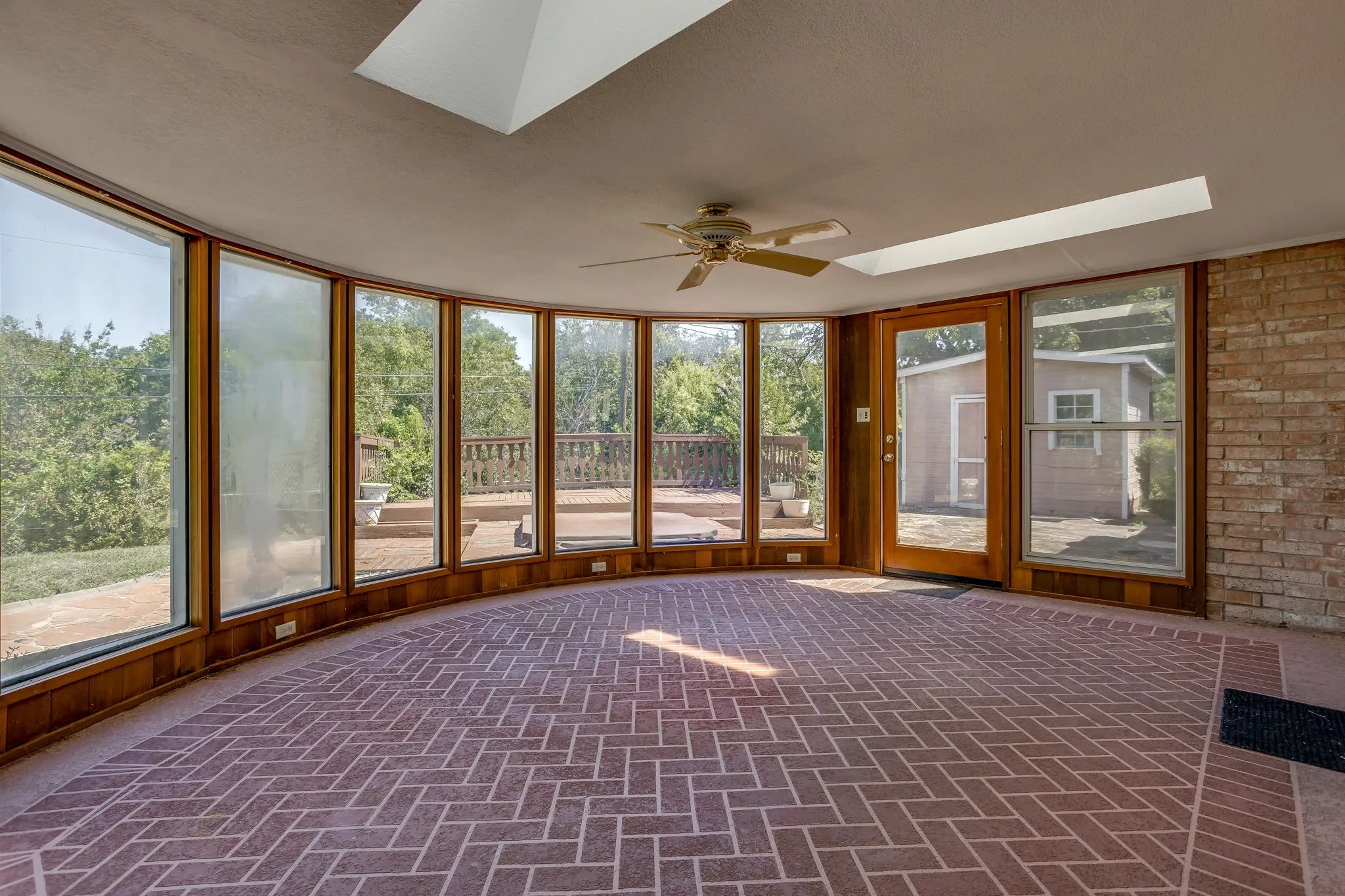 Single Family Residence For Sale in Tarrant County , 1312 Marlborough Drive, Fort Worth, Texas 76134, 3 Bedroom, 2 Bathroom, 2 Garage spaces, 1,880 Sqft, built in 1971, mls#21363942, Real Estate Agent in Fort Worth, Homes For Sale in Tarrant county, Homes For Sale in Fort Worth, Realtor in Fort Worth Texas, Real Estate Brokerage Independent Realty Texas, Luminita Cordes Realtor