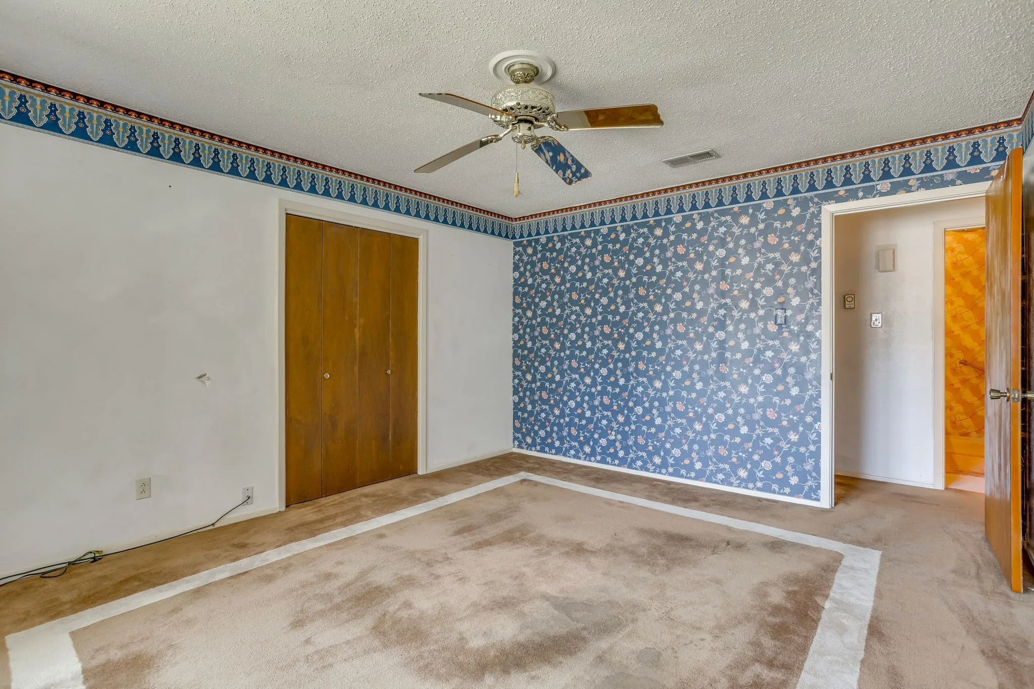 Single Family Residence For Sale in Tarrant County , 1312 Marlborough Drive, Fort Worth, Texas 76134, 3 Bedroom, 2 Bathroom, 2 Garage spaces, 1,880 Sqft, built in 1971, mls#21363942, Real Estate Agent in Fort Worth, Homes For Sale in Tarrant county, Homes For Sale in Fort Worth, Realtor in Fort Worth Texas, Real Estate Brokerage Independent Realty Texas, Luminita Cordes Realtor