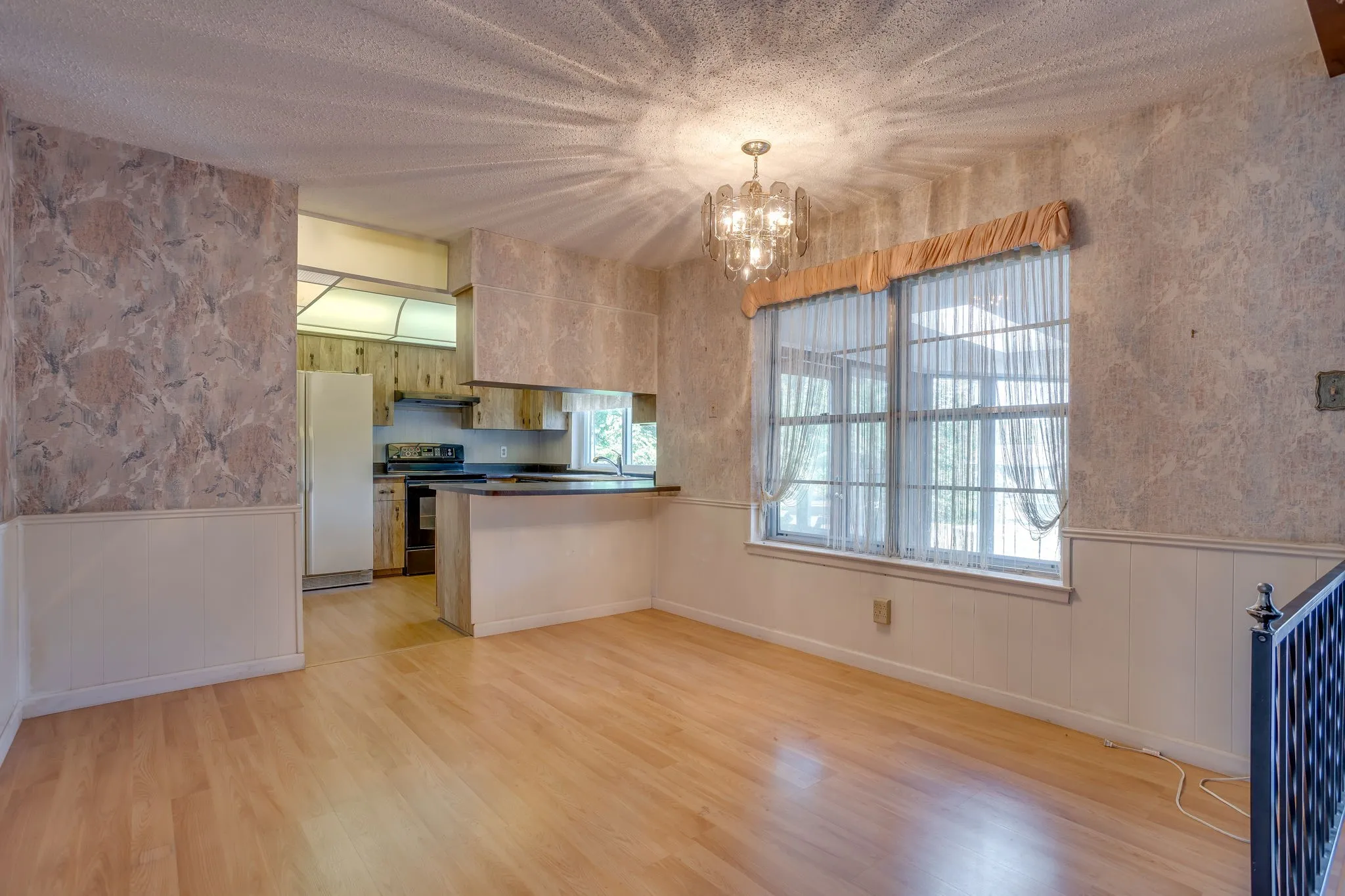 Single Family Residence For Sale in Tarrant County , 1312 Marlborough Drive, Fort Worth, Texas 76134, 3 Bedroom, 2 Bathroom, 2 Garage spaces, 1,880 Sqft, built in 1971, mls#21363942, Real Estate Agent in Fort Worth, Homes For Sale in Tarrant county, Homes For Sale in Fort Worth, Realtor in Fort Worth Texas, Real Estate Brokerage Independent Realty Texas, Luminita Cordes Realtor