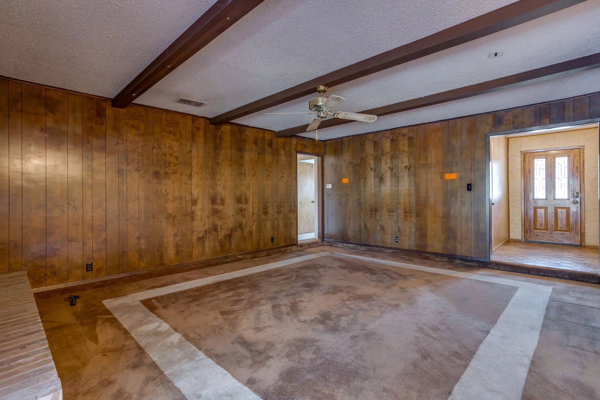 Single Family Residence For Sale in Tarrant County , 1312 Marlborough Drive, Fort Worth, Texas 76134, 3 Bedroom, 2 Bathroom, 2 Garage spaces, 1,880 Sqft, built in 1971, mls#21363942, Real Estate Agent in Fort Worth, Homes For Sale in Tarrant county, Homes For Sale in Fort Worth, Realtor in Fort Worth Texas, Real Estate Brokerage Independent Realty Texas, Luminita Cordes Realtor