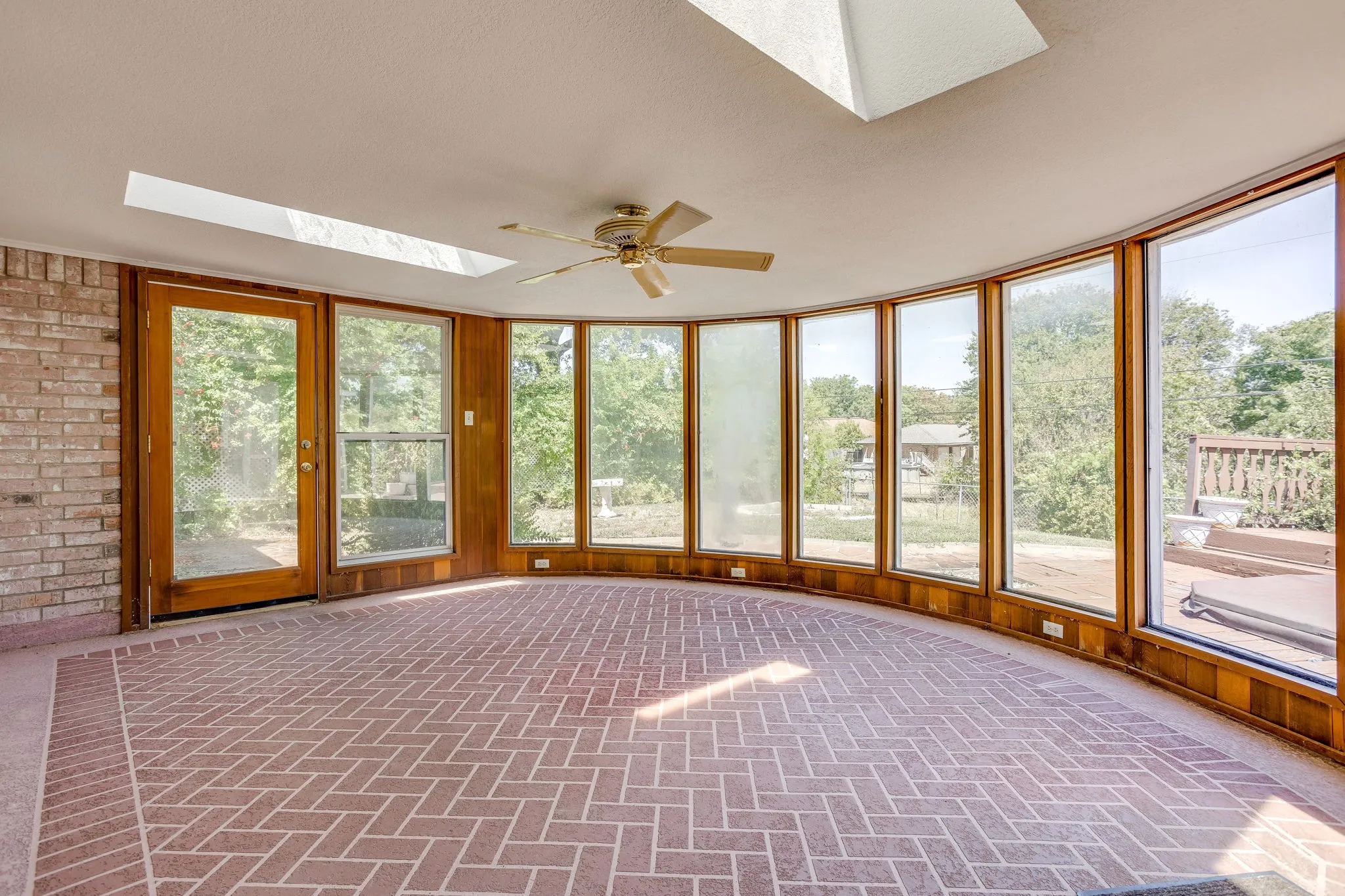 Single Family Residence For Sale in Tarrant County , 1312 Marlborough Drive, Fort Worth, Texas 76134, 3 Bedroom, 2 Bathroom, 2 Garage spaces, 1,880 Sqft, built in 1971, mls#21363942, Real Estate Agent in Fort Worth, Homes For Sale in Tarrant county, Homes For Sale in Fort Worth, Realtor in Fort Worth Texas, Real Estate Brokerage Independent Realty Texas, Luminita Cordes Realtor