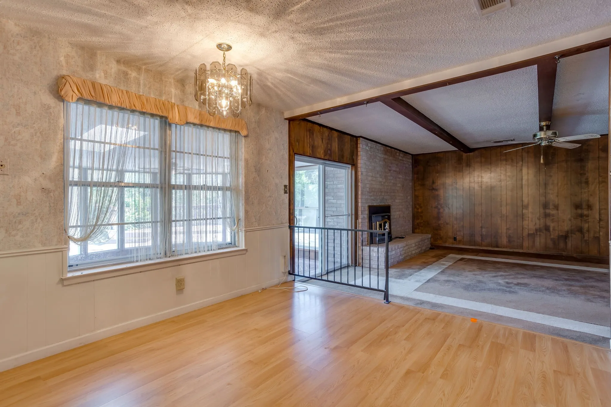 Single Family Residence For Sale in Tarrant County , 1312 Marlborough Drive, Fort Worth, Texas 76134, 3 Bedroom, 2 Bathroom, 2 Garage spaces, 1,880 Sqft, built in 1971, mls#21363942, Real Estate Agent in Fort Worth, Homes For Sale in Tarrant county, Homes For Sale in Fort Worth, Realtor in Fort Worth Texas, Real Estate Brokerage Independent Realty Texas, Luminita Cordes Realtor