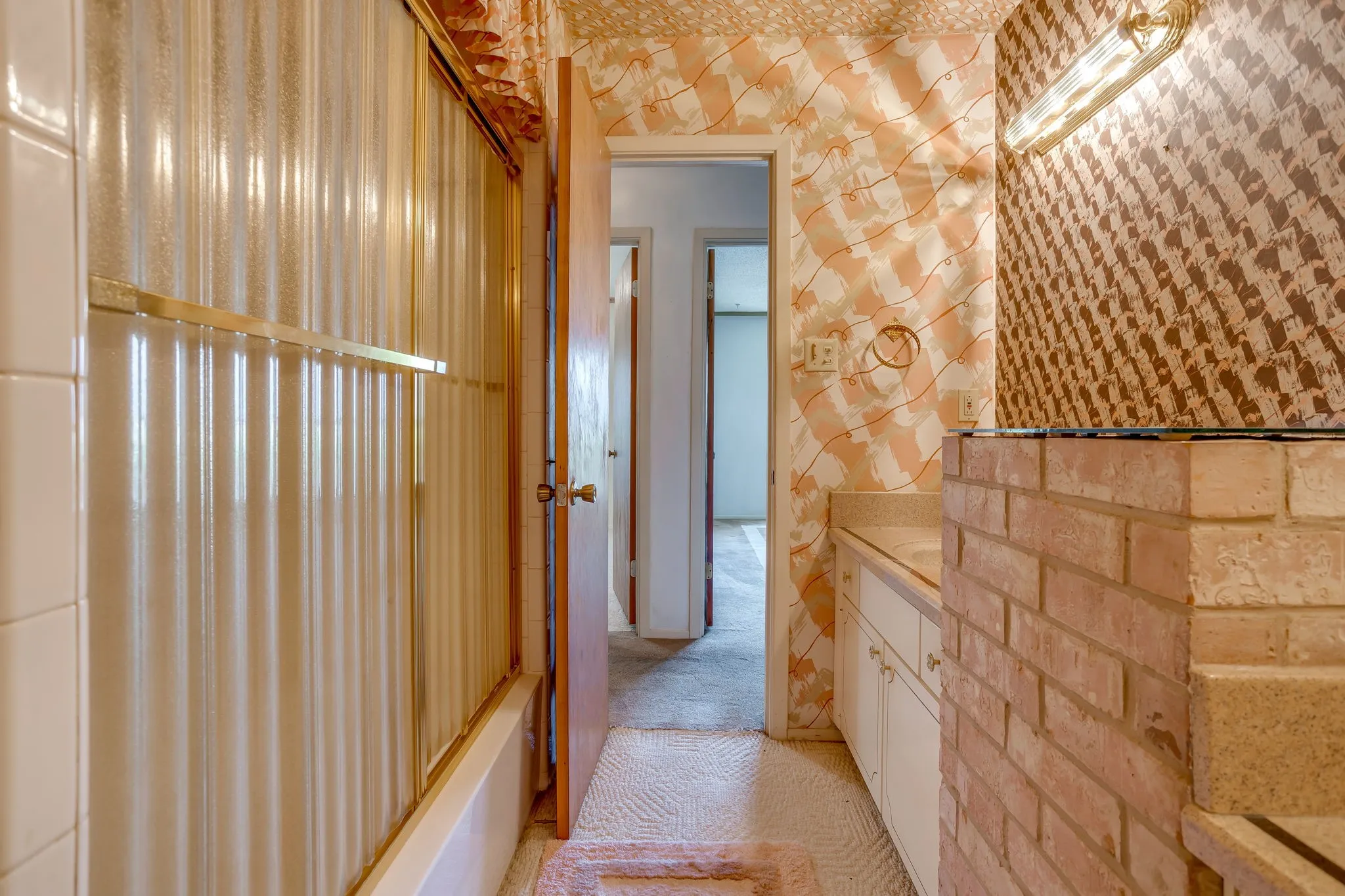 Single Family Residence For Sale in Tarrant County , 1312 Marlborough Drive, Fort Worth, Texas 76134, 3 Bedroom, 2 Bathroom, 2 Garage spaces, 1,880 Sqft, built in 1971, mls#21363942, Real Estate Agent in Fort Worth, Homes For Sale in Tarrant county, Homes For Sale in Fort Worth, Realtor in Fort Worth Texas, Real Estate Brokerage Independent Realty Texas, Luminita Cordes Realtor