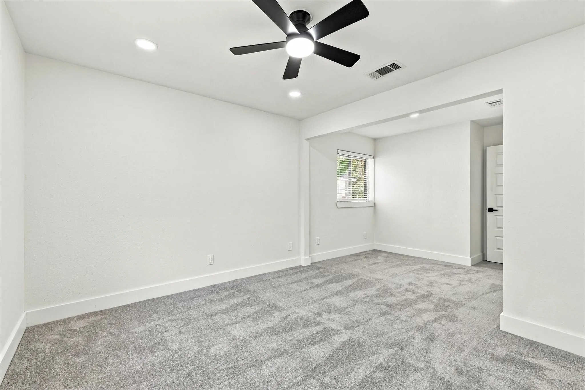 Single Family Residence For Sale in Dallas County , 865 Stanford Drive, Lancaster, Texas 75134, 3 Bedroom, 2 Bathroom, Garage spaces, 1,328 Sqft, built in 1970, mls#21363798, Real Estate Agent in Lancaster, Homes For Sale in Dallas county, Homes For Sale in Lancaster, Realtor in Lancaster Texas, Real Estate Brokerage Independent Realty Texas, Luminita Cordes Realtor